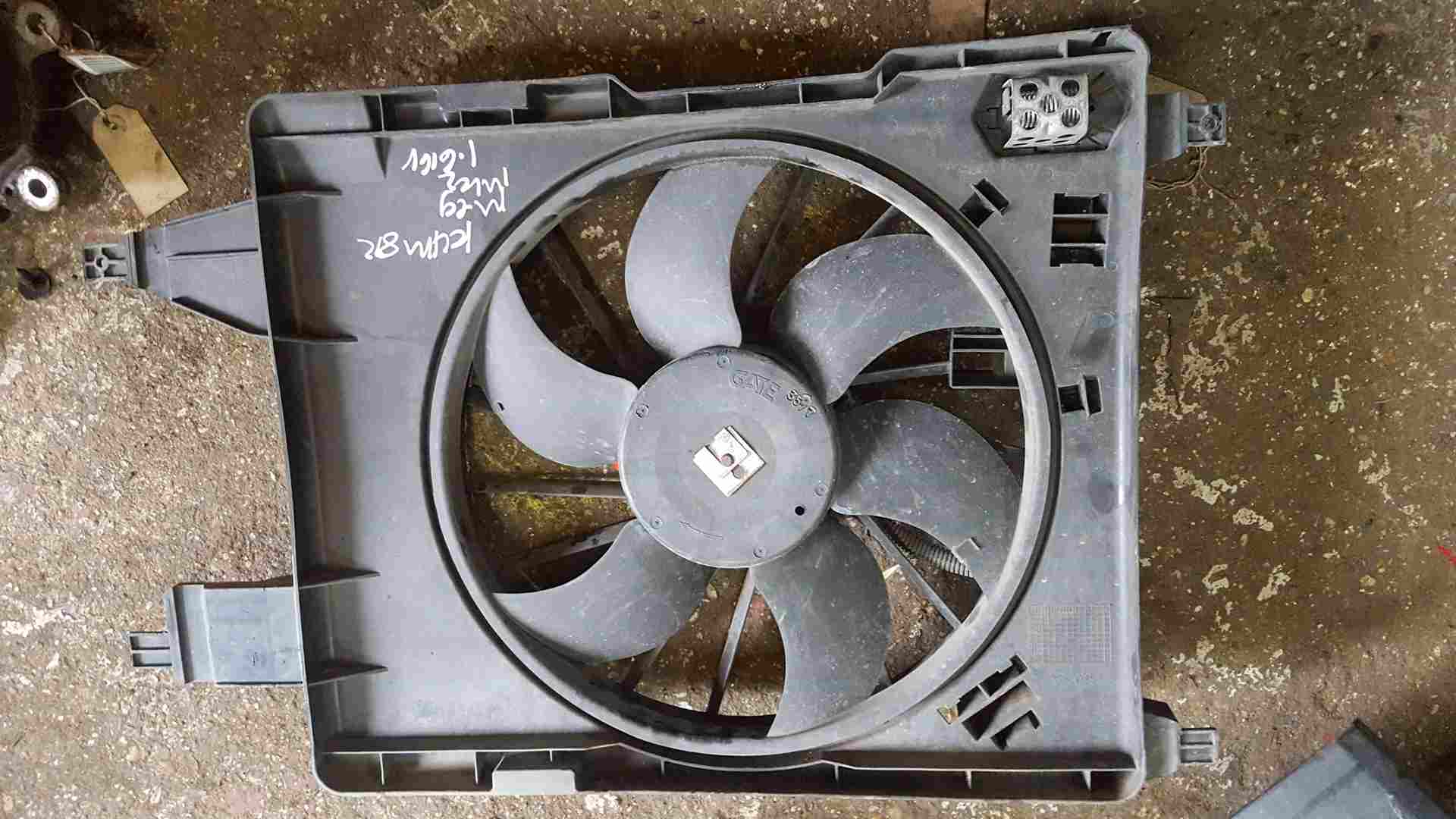 Thumb 3 Renault Megane MK2 2002-2006 1.6 Radiator Cooling FAN 8200680823
