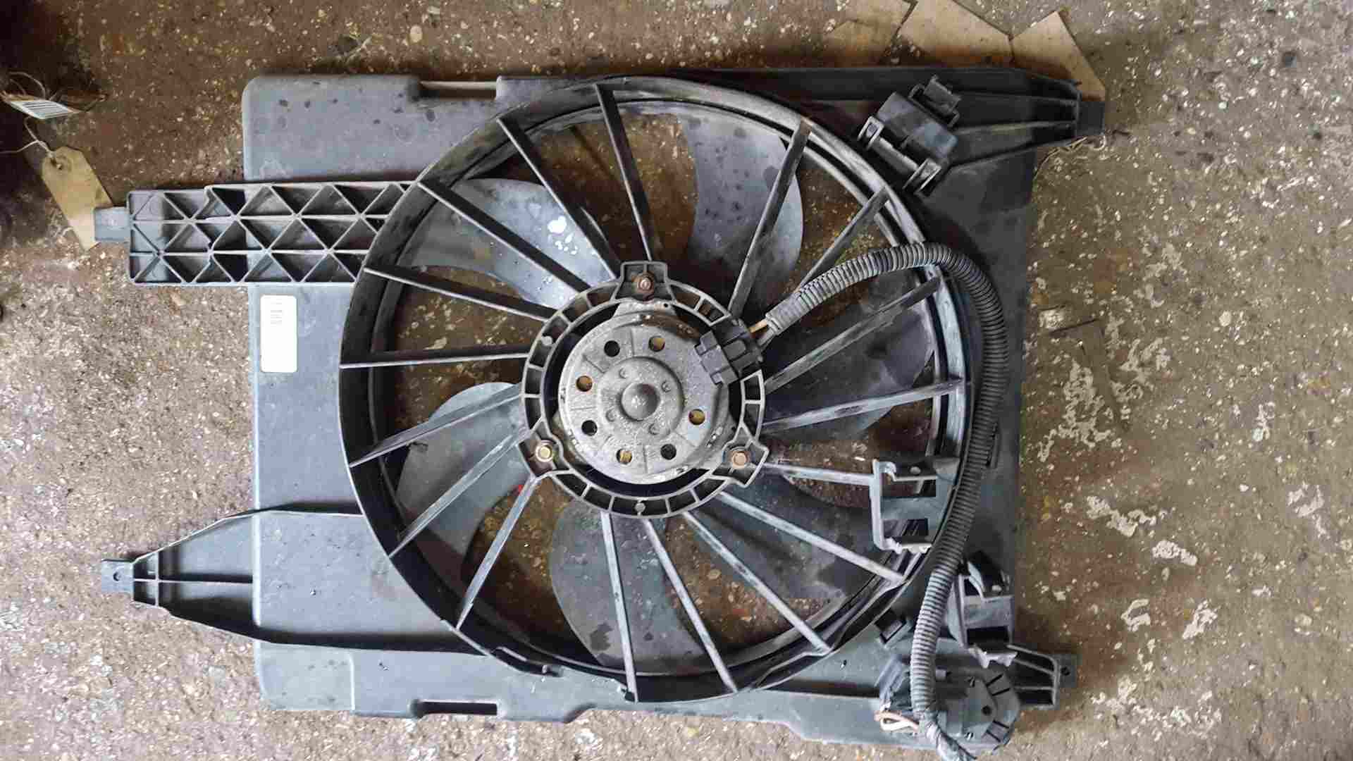 Thumb 4 Renault Megane MK2 2002-2006 1.6 Radiator Cooling FAN 8200680823
