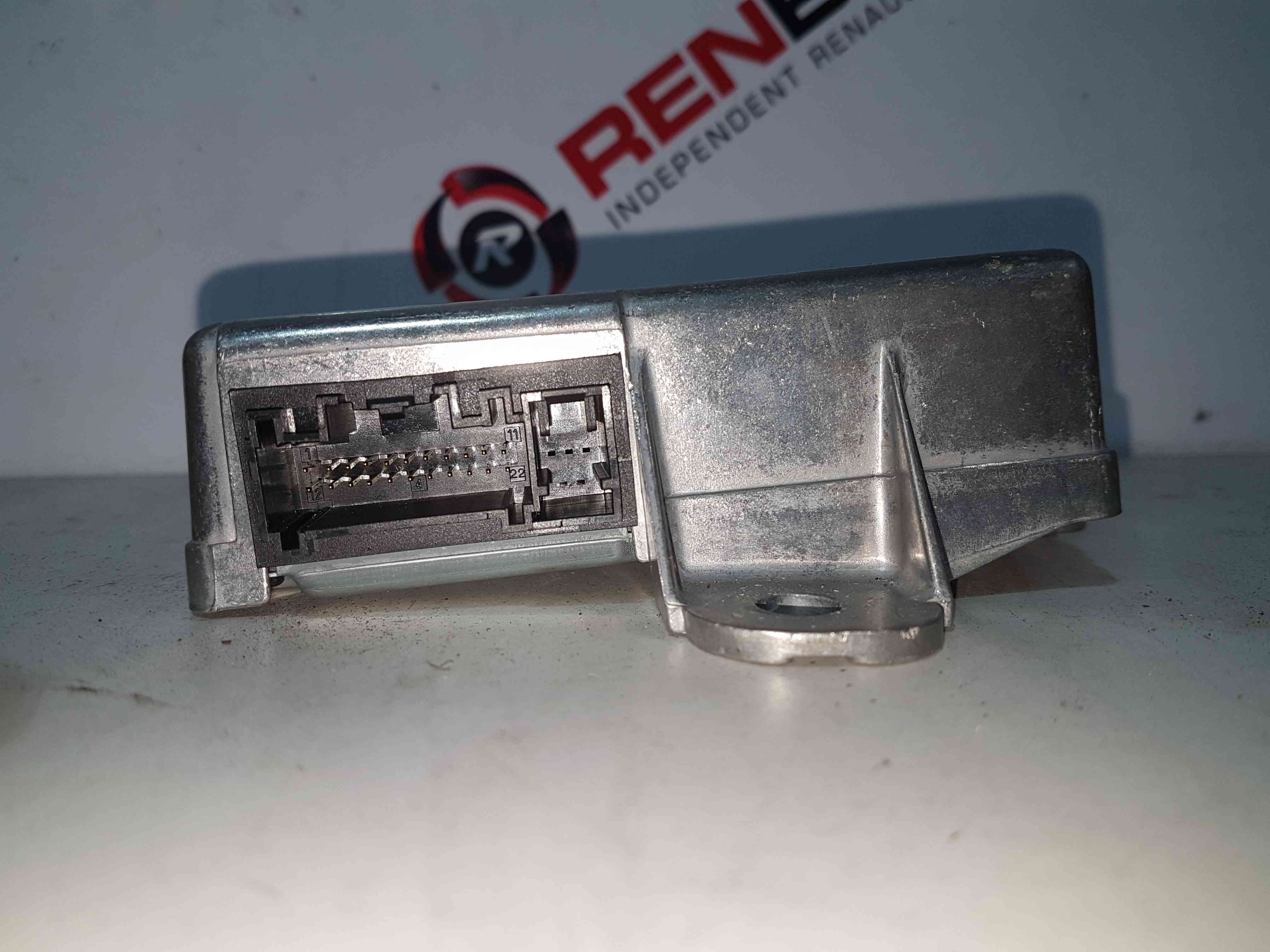 Thumb 4 Renault Megane MK2 2002-2006 Airbag ECU Module 8200411004