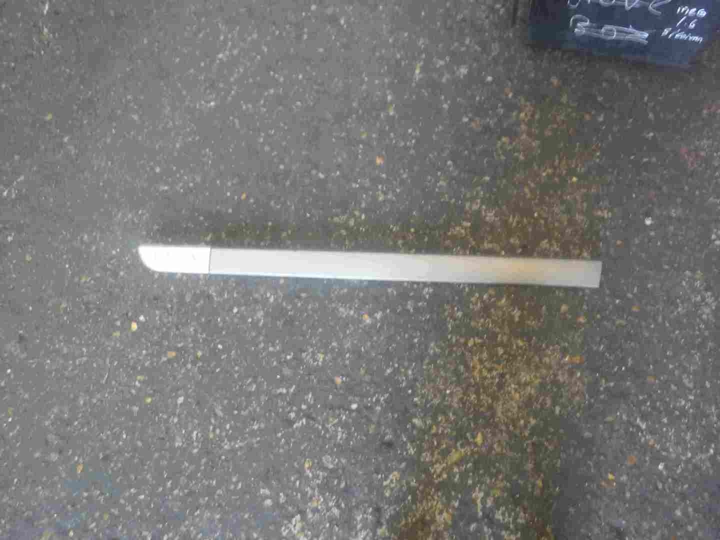 Renault Megane MK2 2002-2008 1.4 16v Passenger NSF Front Door Moulding Trim 5dr