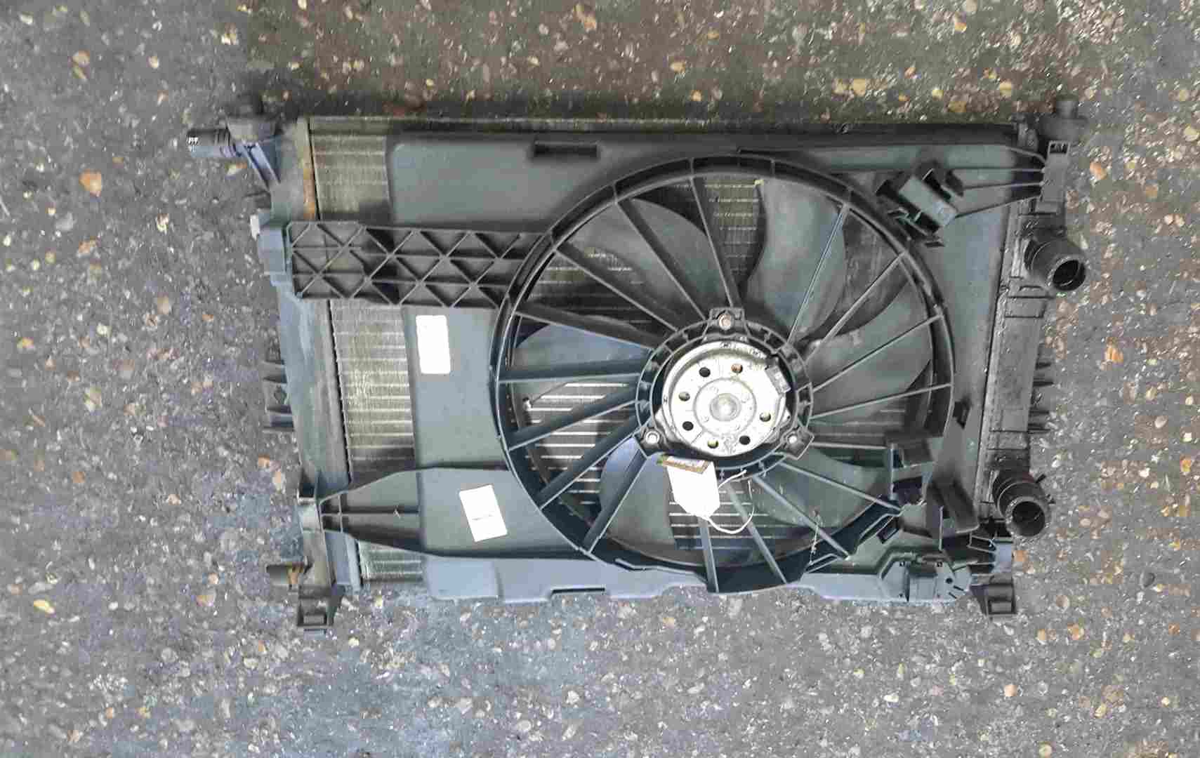 Thumb 2 Renault Megane MK2 2002-2008 1.6 Radiator Rad Pack Cooling Fan 8200151464