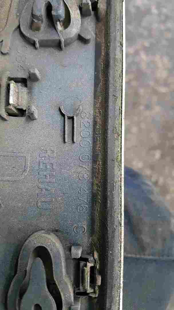 Thumb 2 Renault Megane MK2 2002-2008 Drivers OSF Front Door Moulding Trim 3dr 8200073476