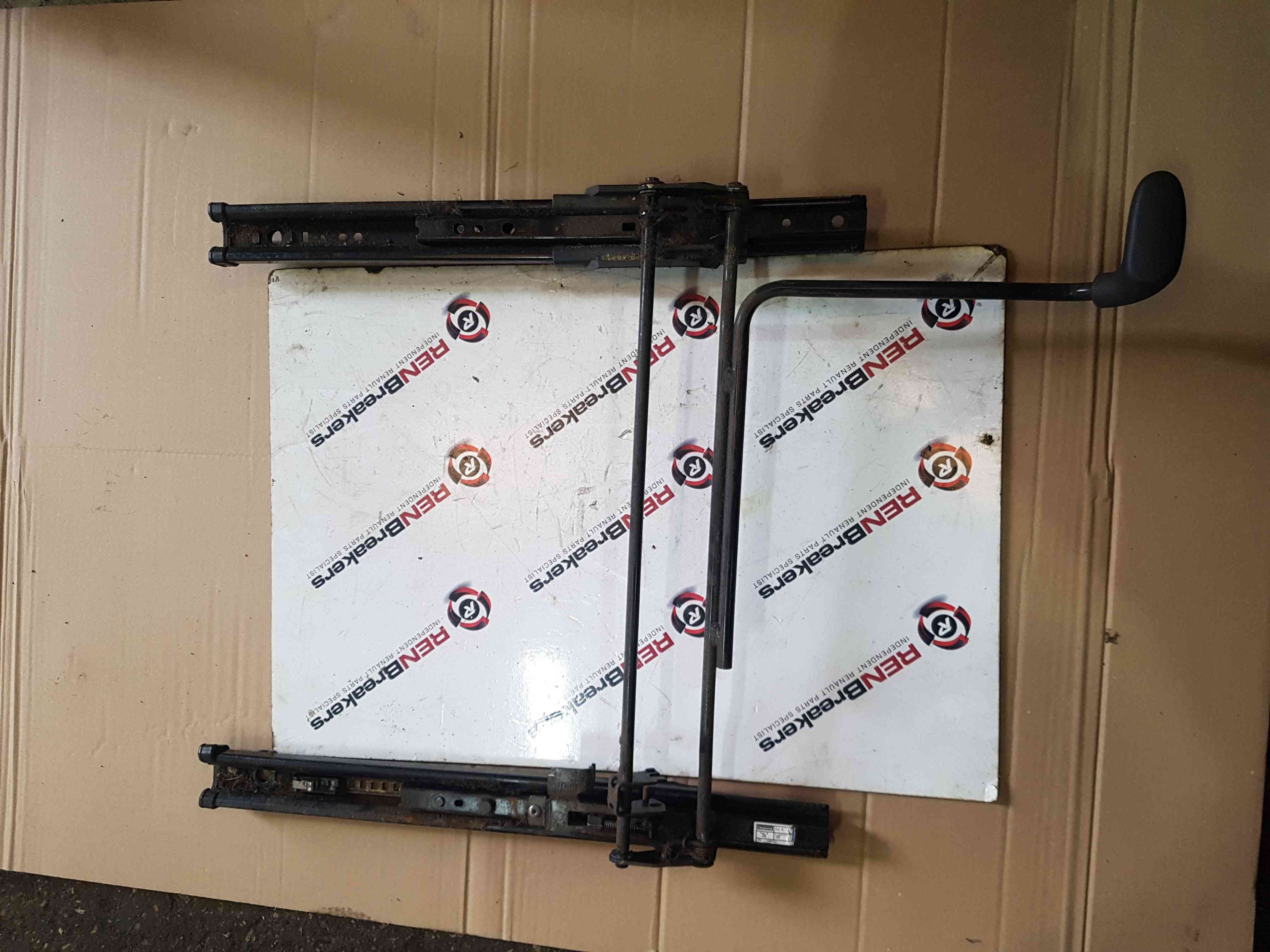 Thumb 2 Renault Megane MK2 2002-2008 Drivers OSF Front Seat Runners 3Dr