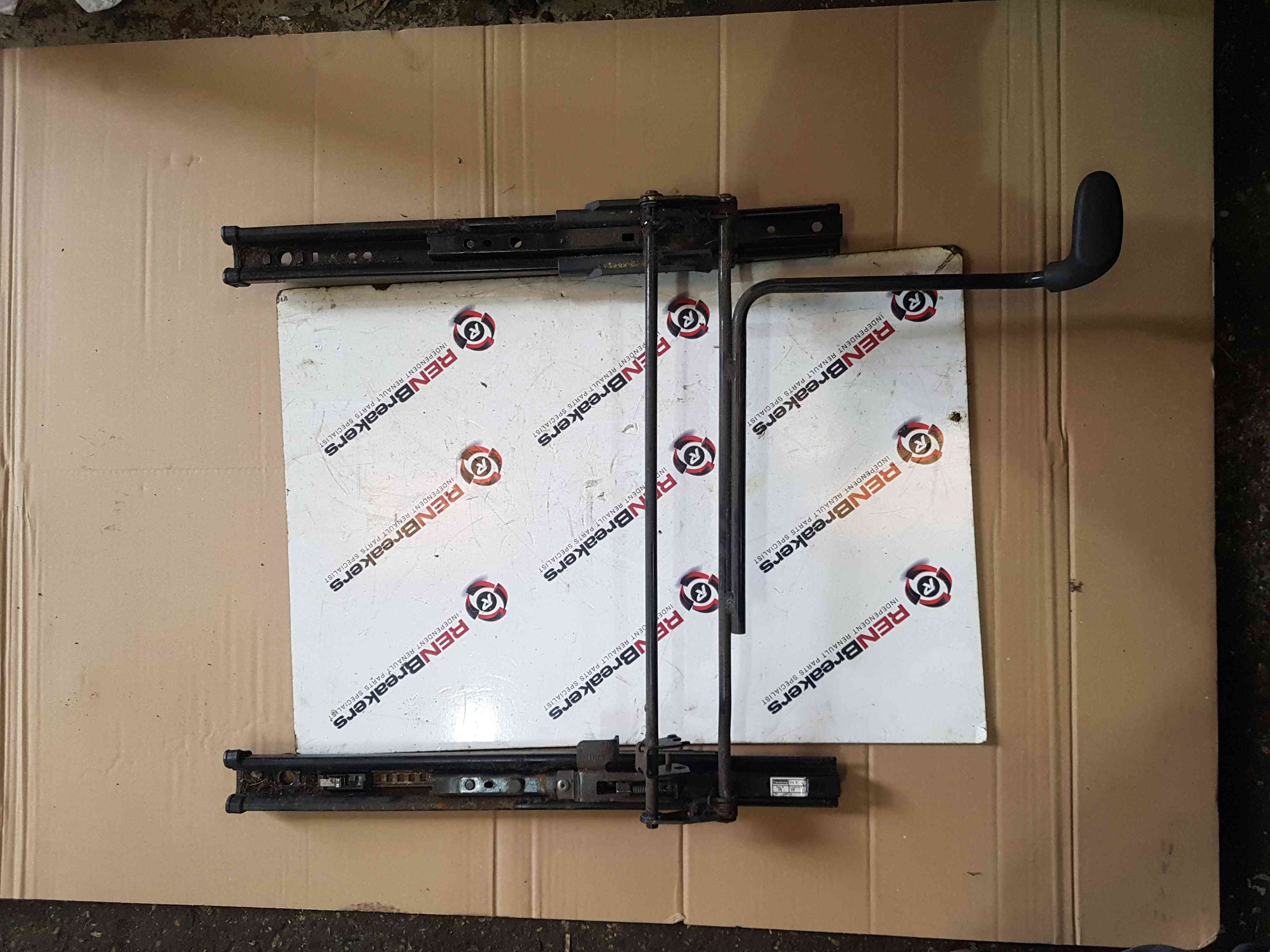 Thumb 3 Renault Megane MK2 2002-2008 Drivers OSF Front Seat Runners 3Dr