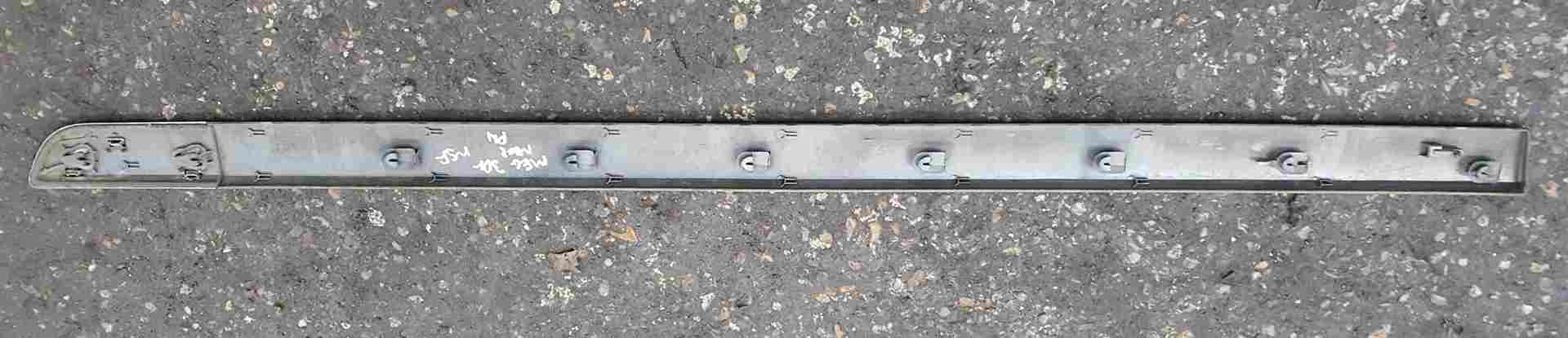 Thumb 2 Renault Megane MK2 2002-2008 Passenger NSF Front Door Moulding Trim 3dr