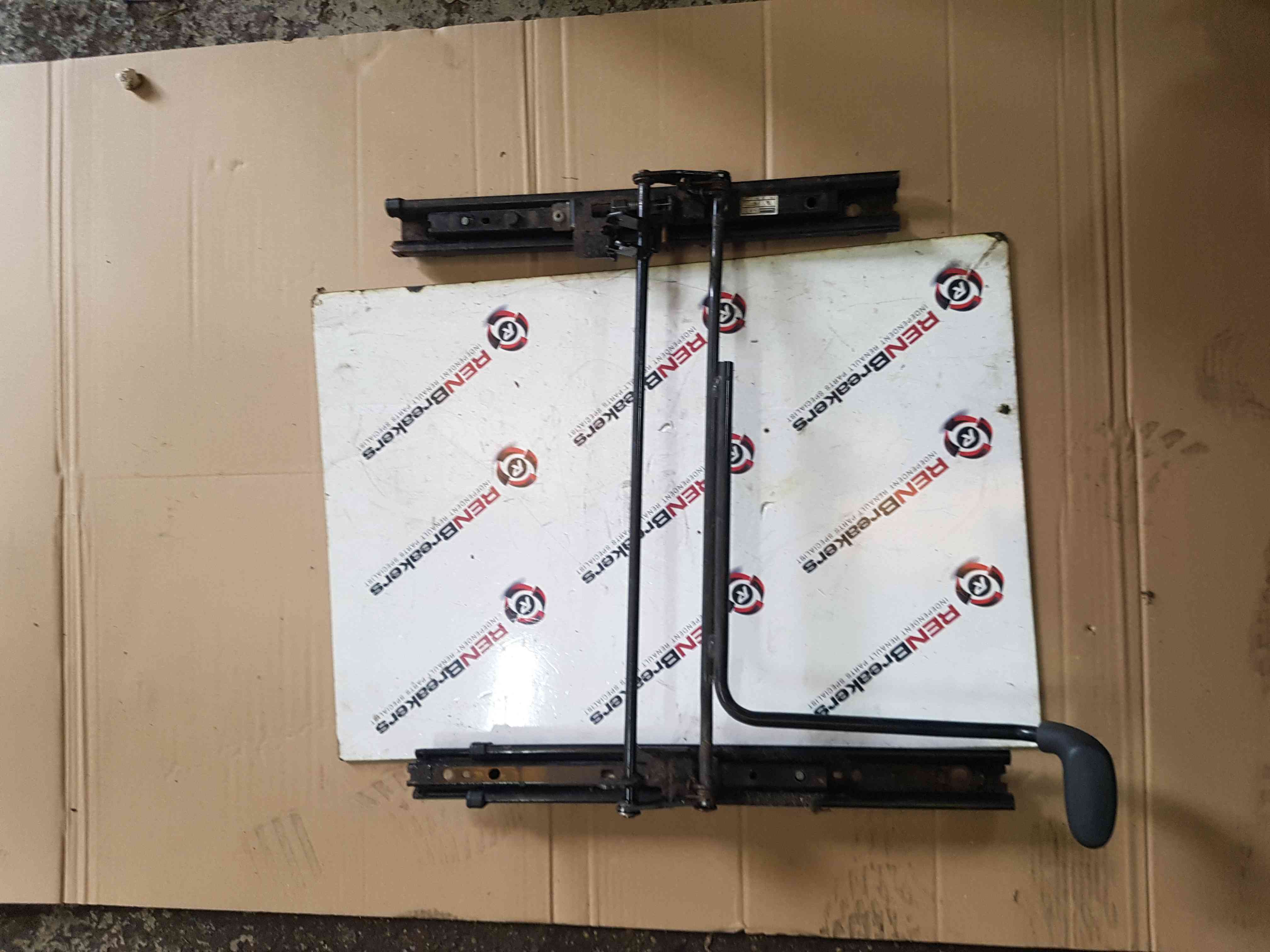 Thumb 3 Renault Megane MK2 2006-2008 Passenger NSF Front Seat Runners 3Dr