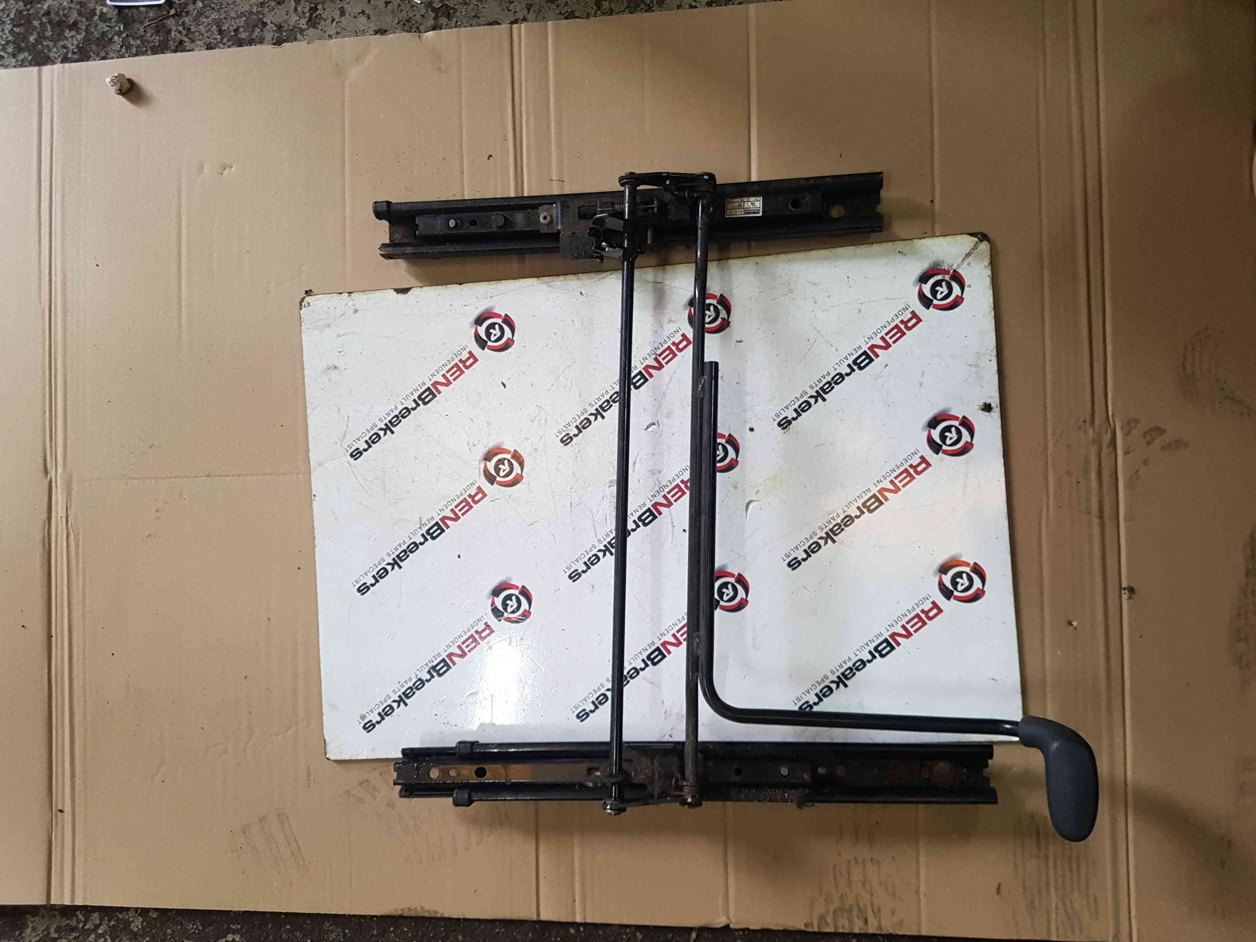 Thumb 4 Renault Megane MK2 2006-2008 Passenger NSF Front Seat Runners 3Dr