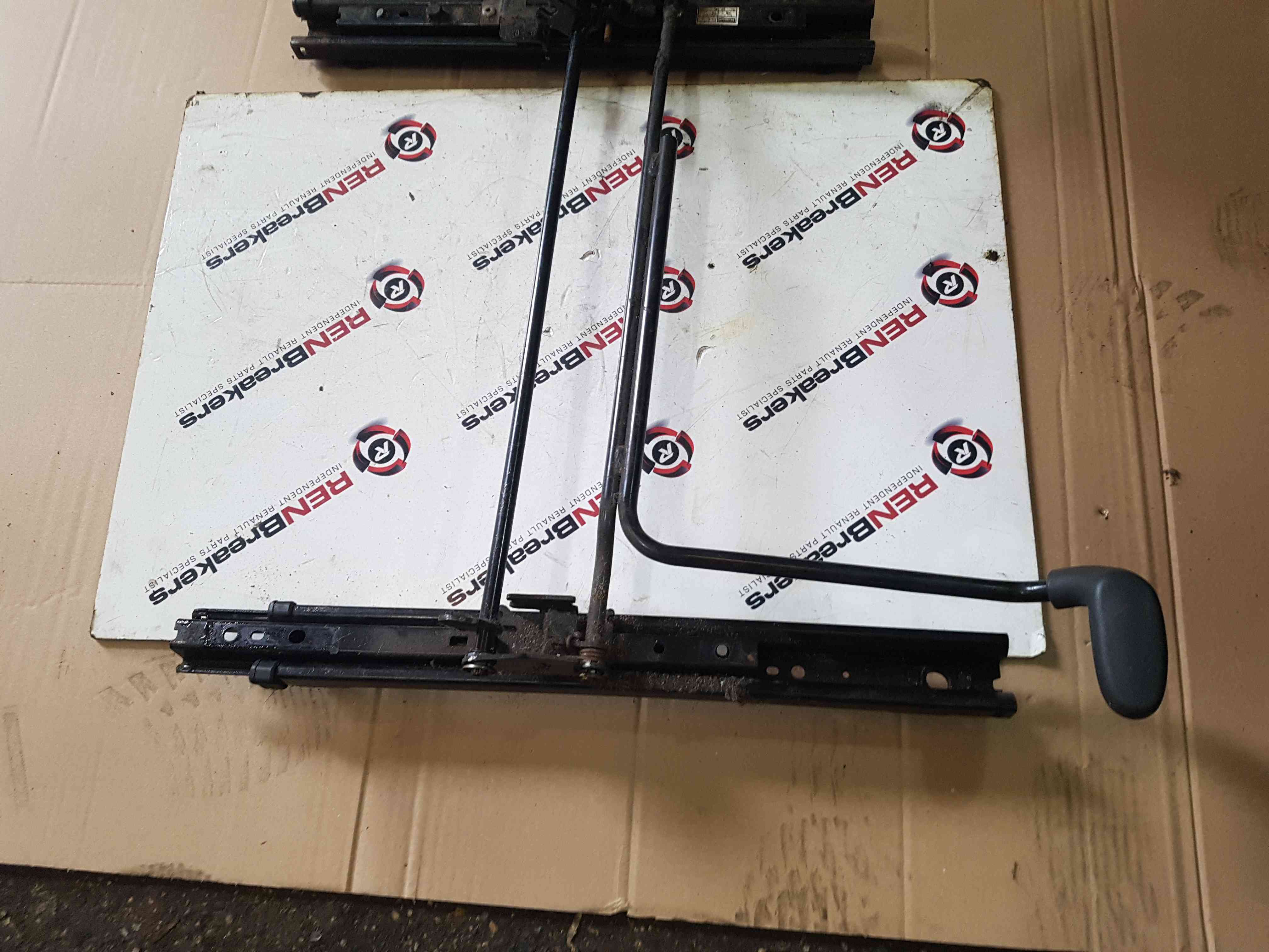 Thumb 5 Renault Megane MK2 2006-2008 Passenger NSF Front Seat Runners 3Dr