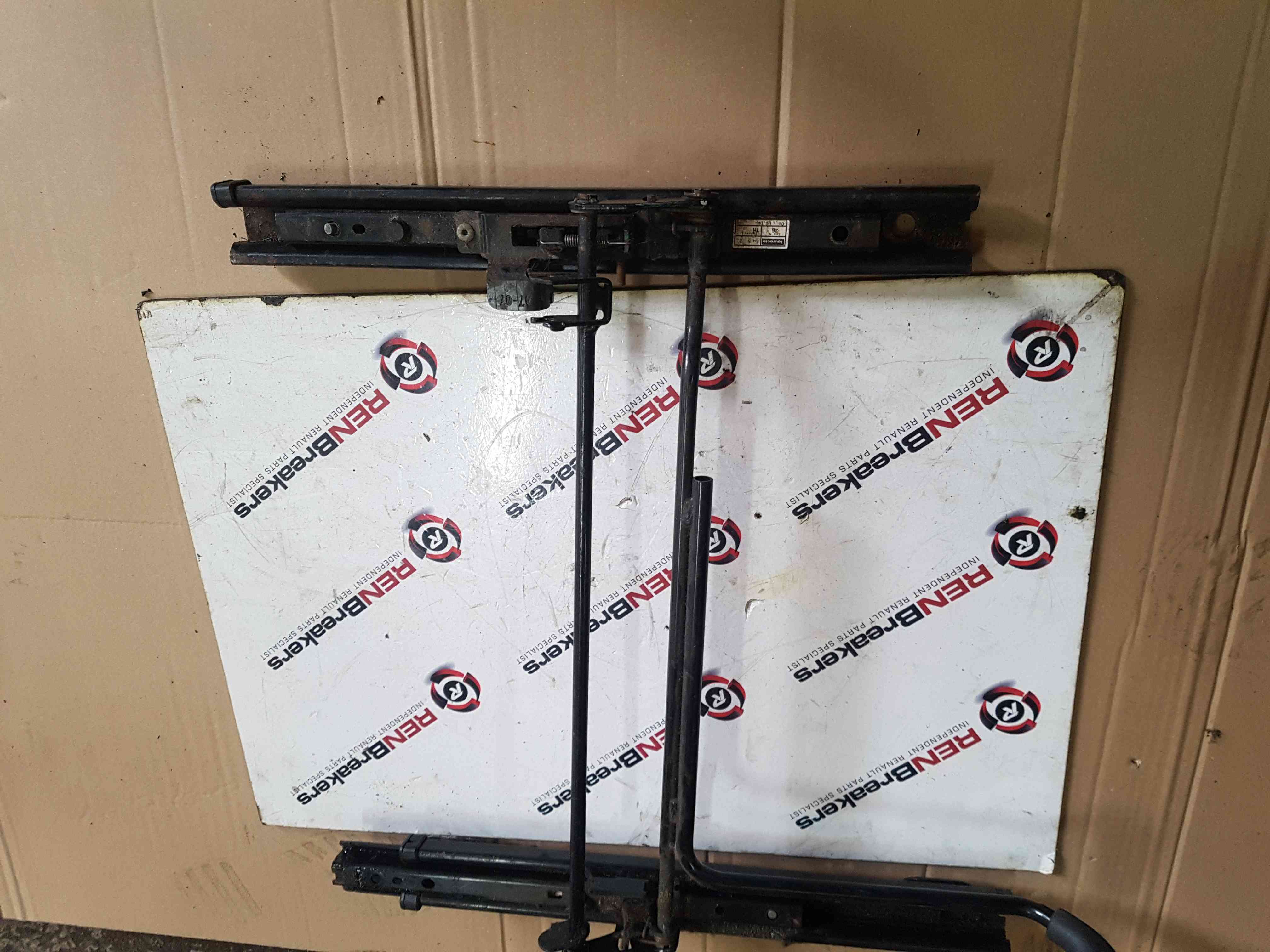 Thumb 6 Renault Megane MK2 2006-2008 Passenger NSF Front Seat Runners 3Dr