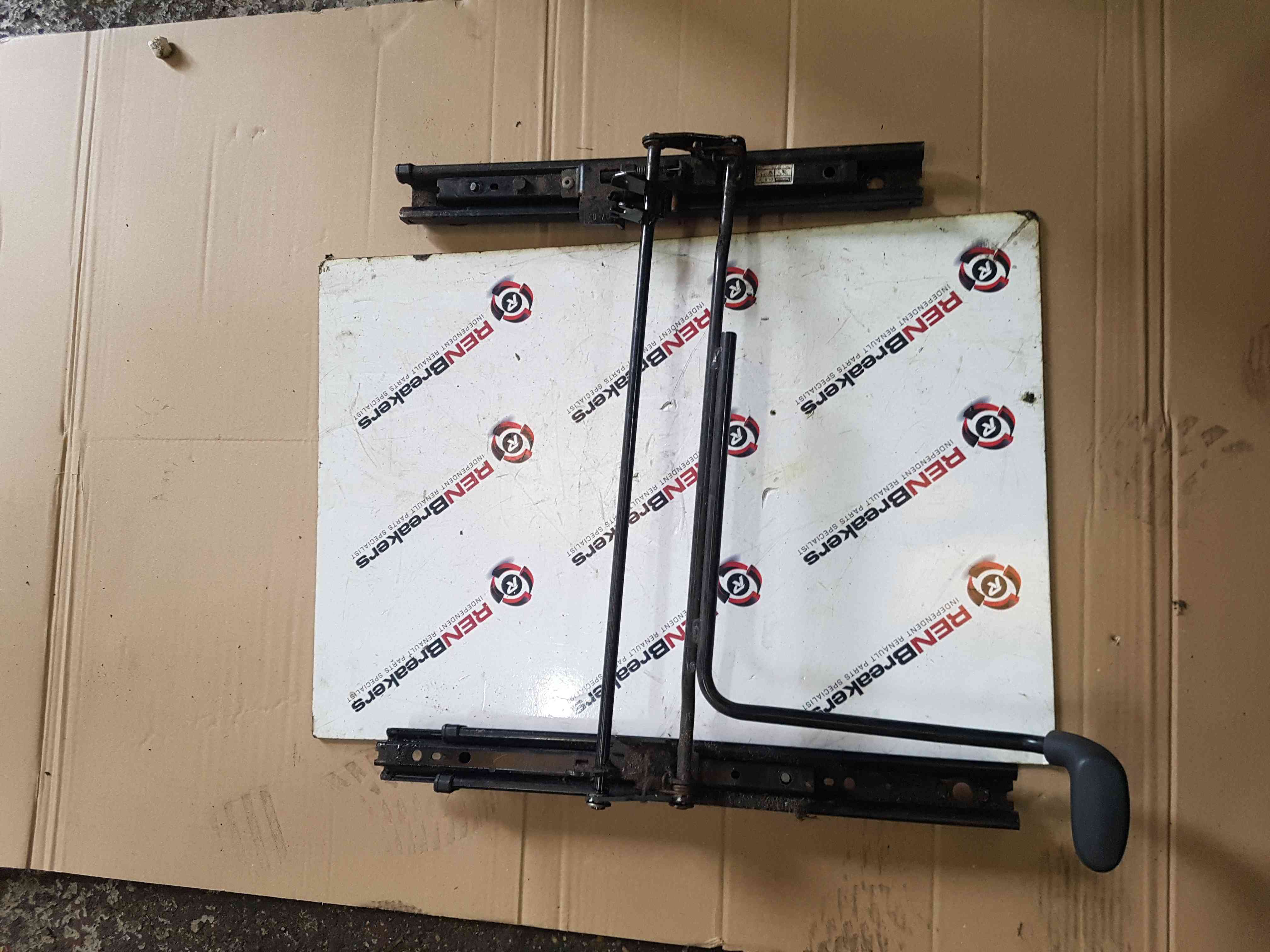 Renault Megane MK2 2006-2008 Passenger NSF Front Seat Runners 3Dr