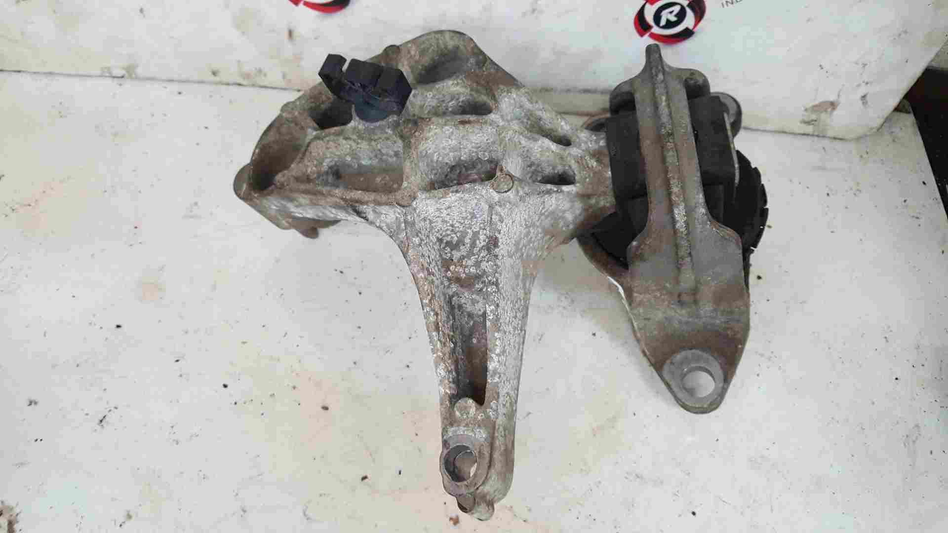 Thumb 2 Renault Megane MK3 2008-2010 1.5Dci Engine Bracket Mount