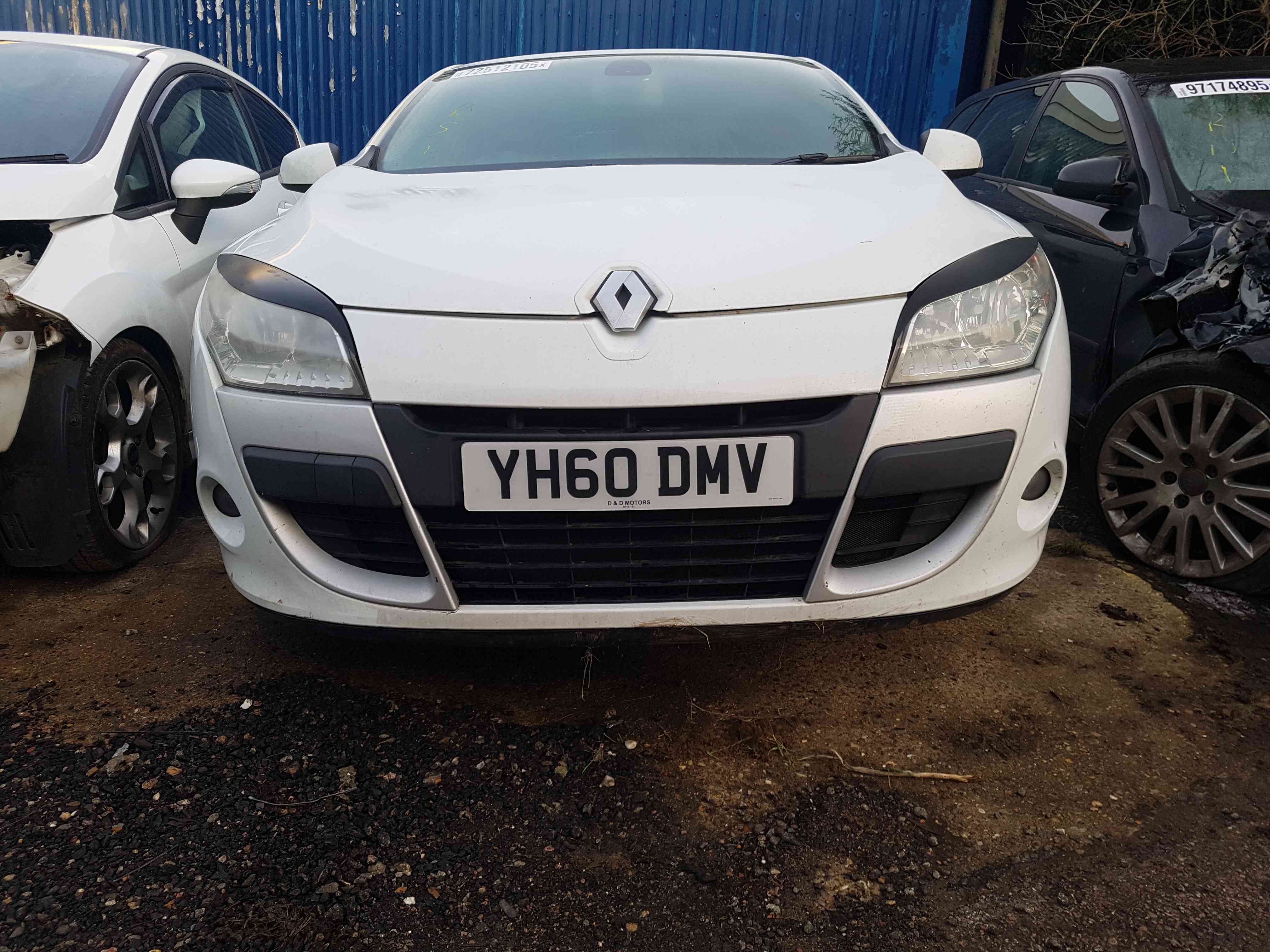 Thumb 7 Renault Megane MK3 2008-2010 Front Bumper White OV369 369