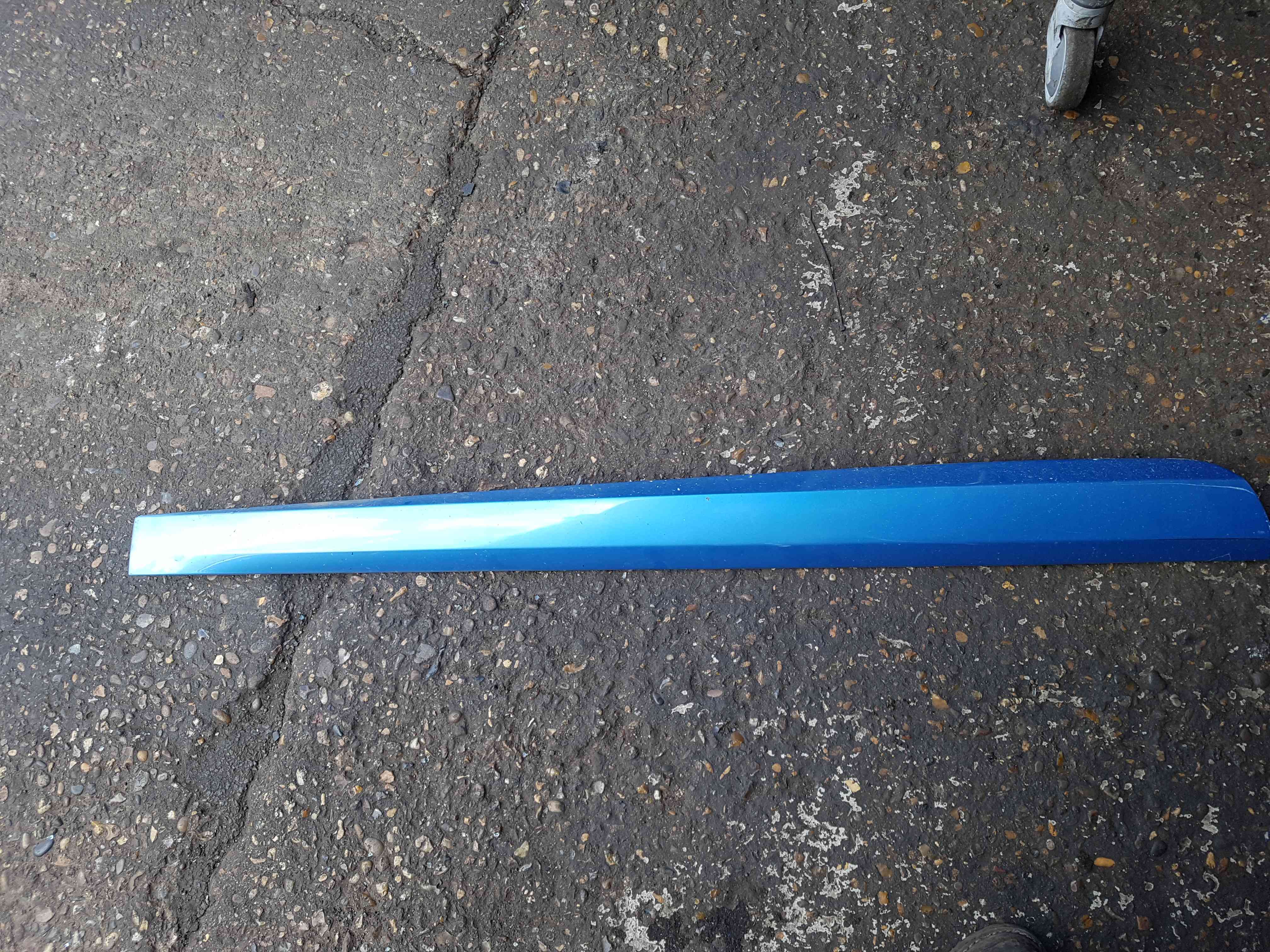 Thumb 2 Renault Megane MK3 2008-2012 Drivers OSF Front Door Moulding Trim 3Dr Terpb