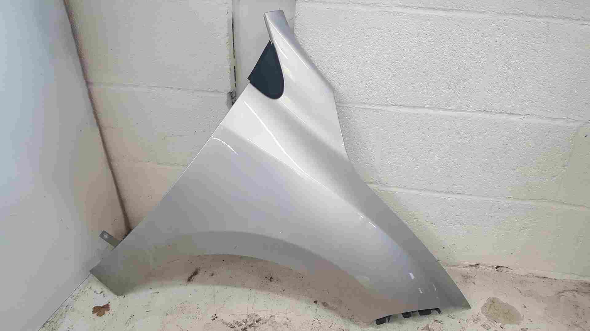 Thumb 3 Renault Megane MK3 2008-2012 Drivers Os OSF Wing Silver Ted69