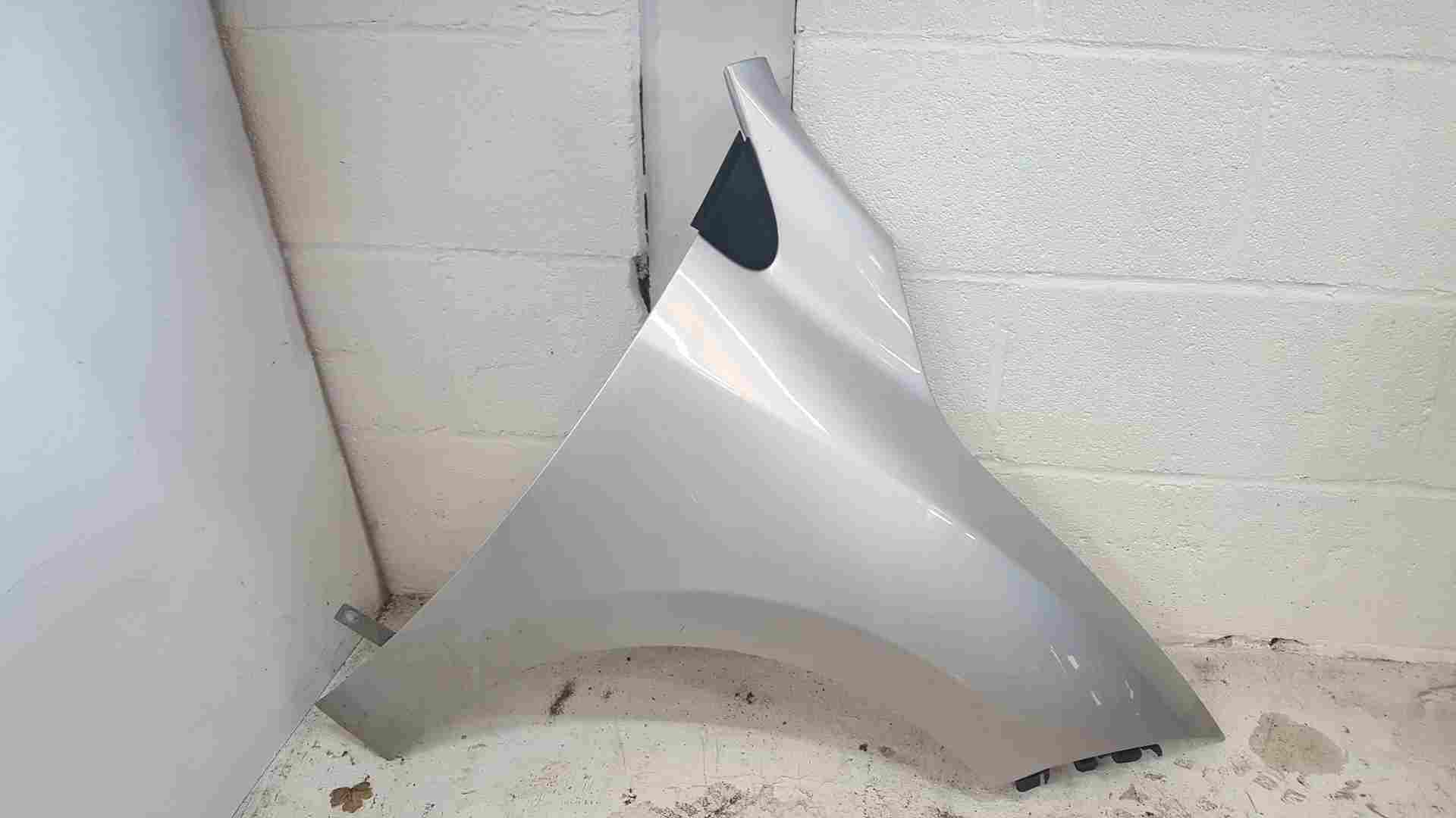 Thumb 6 Renault Megane MK3 2008-2012 Drivers Os OSF Wing Silver Ted69