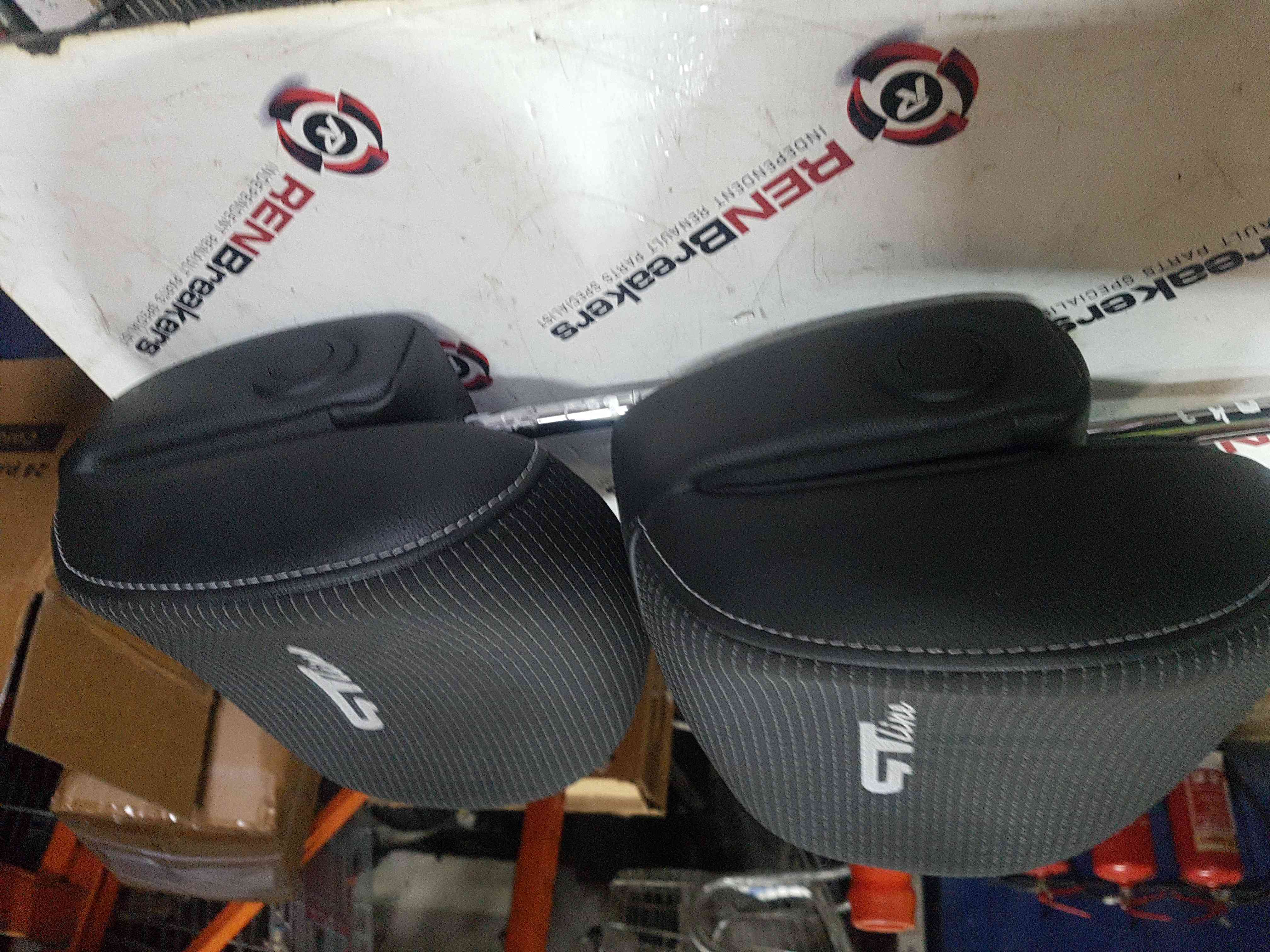 Thumb 4 Renault Megane MK3 2008-2012 Gt Line Headrest Driver Passenger Pair