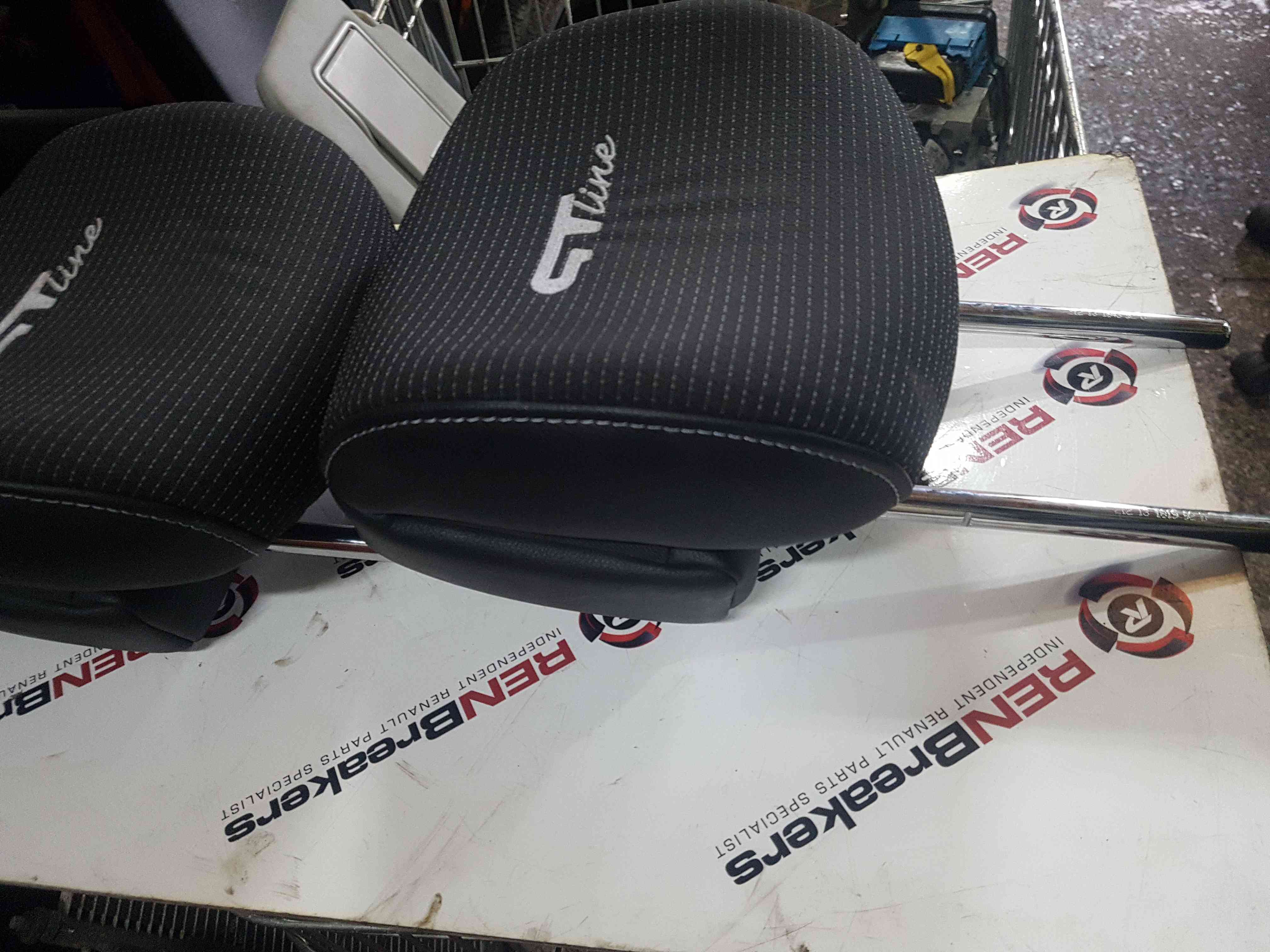 Thumb 5 Renault Megane MK3 2008-2012 Gt Line Headrest Driver Passenger Pair