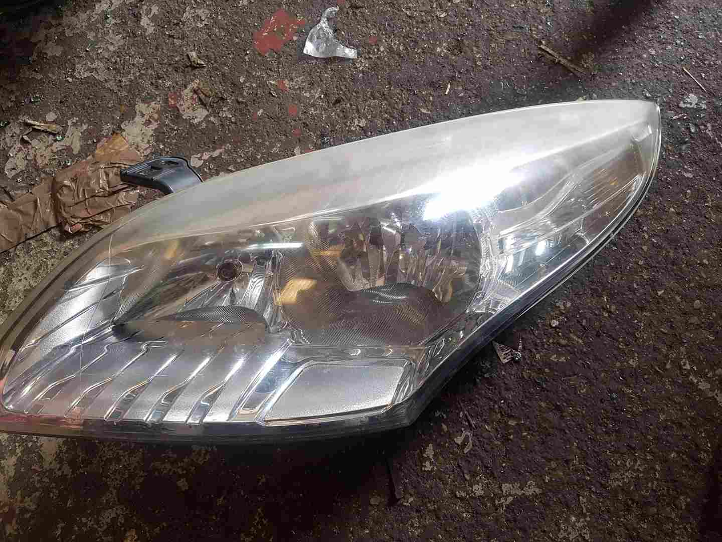 Thumb 2 Renault Megane MK3 2008-2012 Passenger NSF Front Headlight Chrome