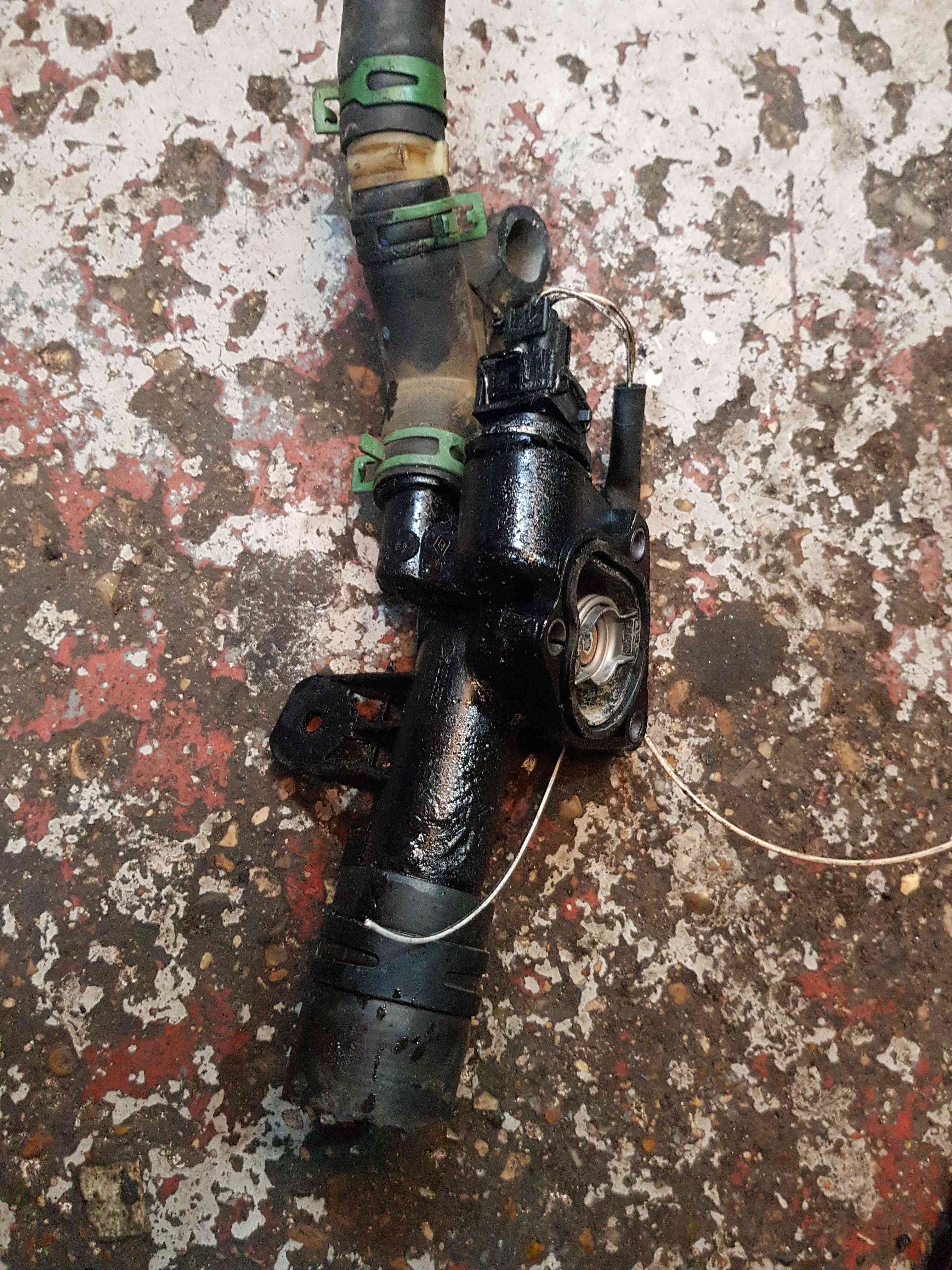 Thumb 3 Renault Megane MK3 2008-2014 1.5 DCI Thermostat + Housing K9K 832