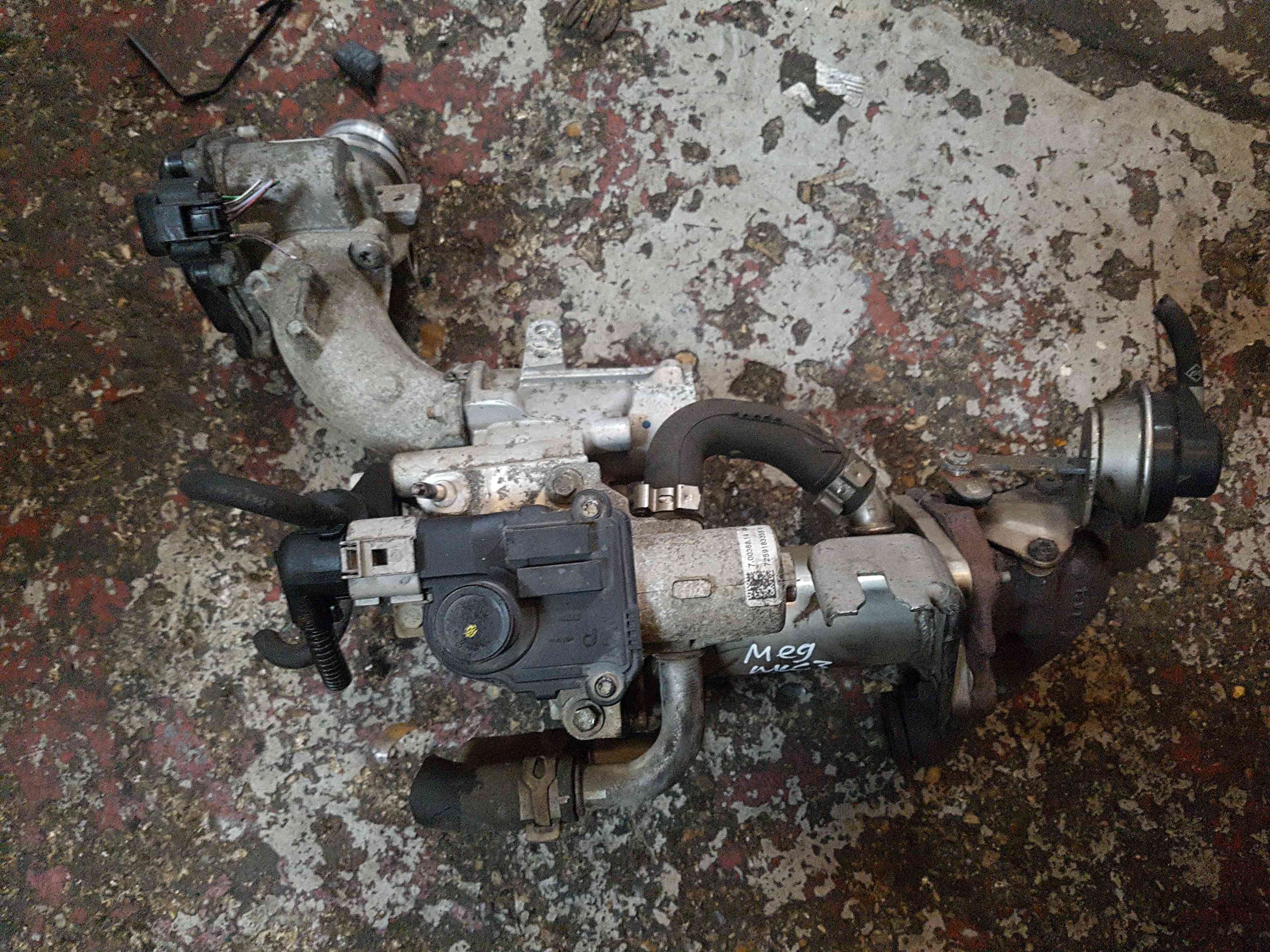 Thumb 6 Renault Megane MK3 2008-2014 1.5 EGR Valve K9K 834 + Housing