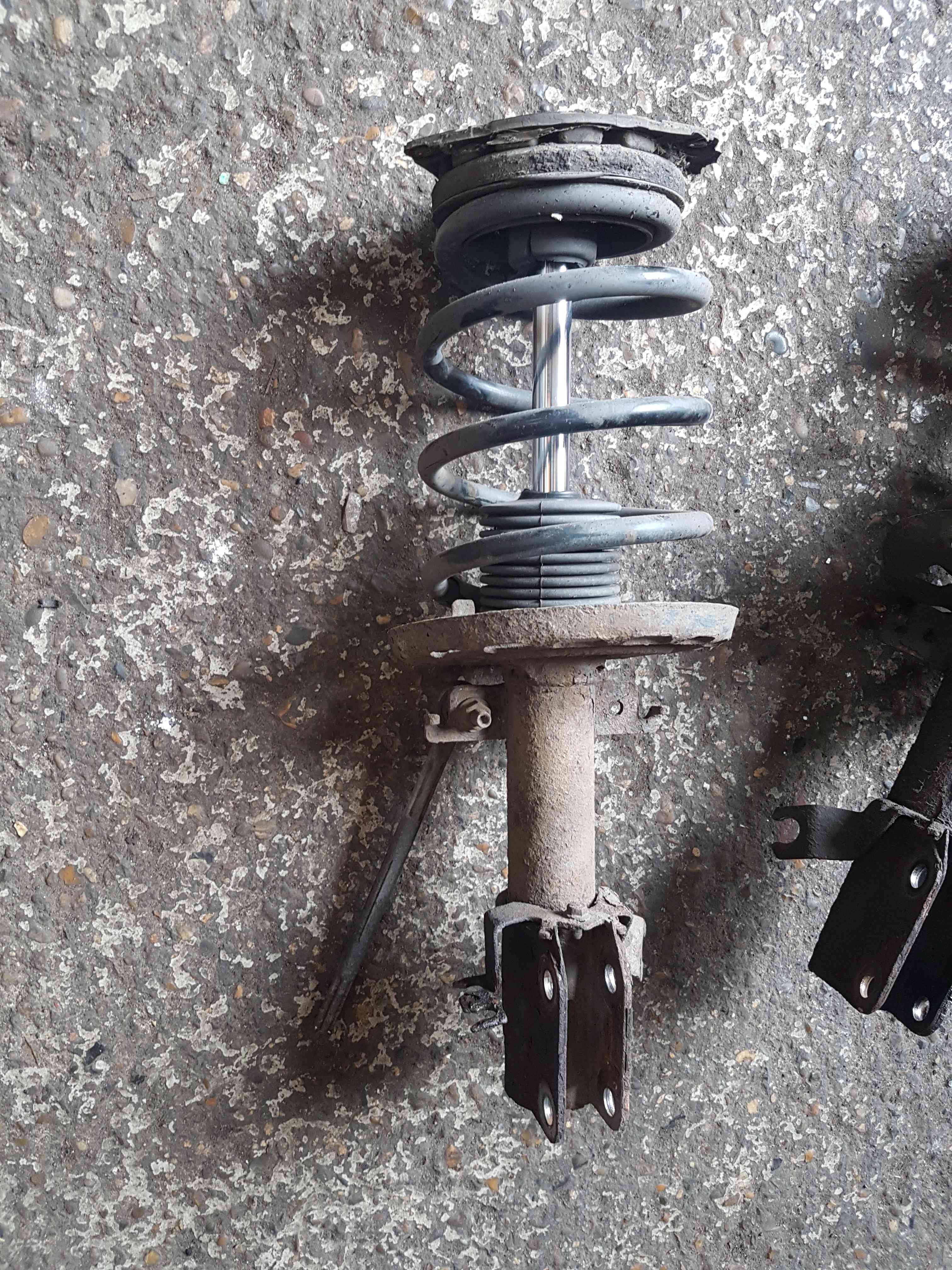 Thumb 2 Renault Megane MK3 2008-2014 1.9 DCI Driver OSF Front Spring Shock Strut