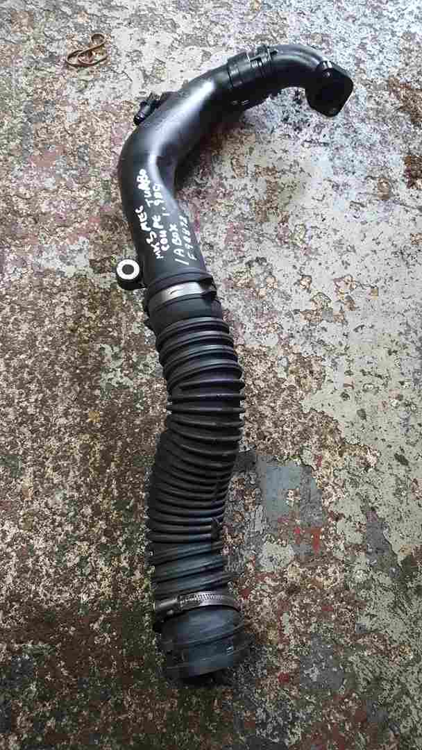 Thumb 3 Renault Megane MK3 2008-2014 1.9 DCI Egr To Airbox Pipe 8201003136