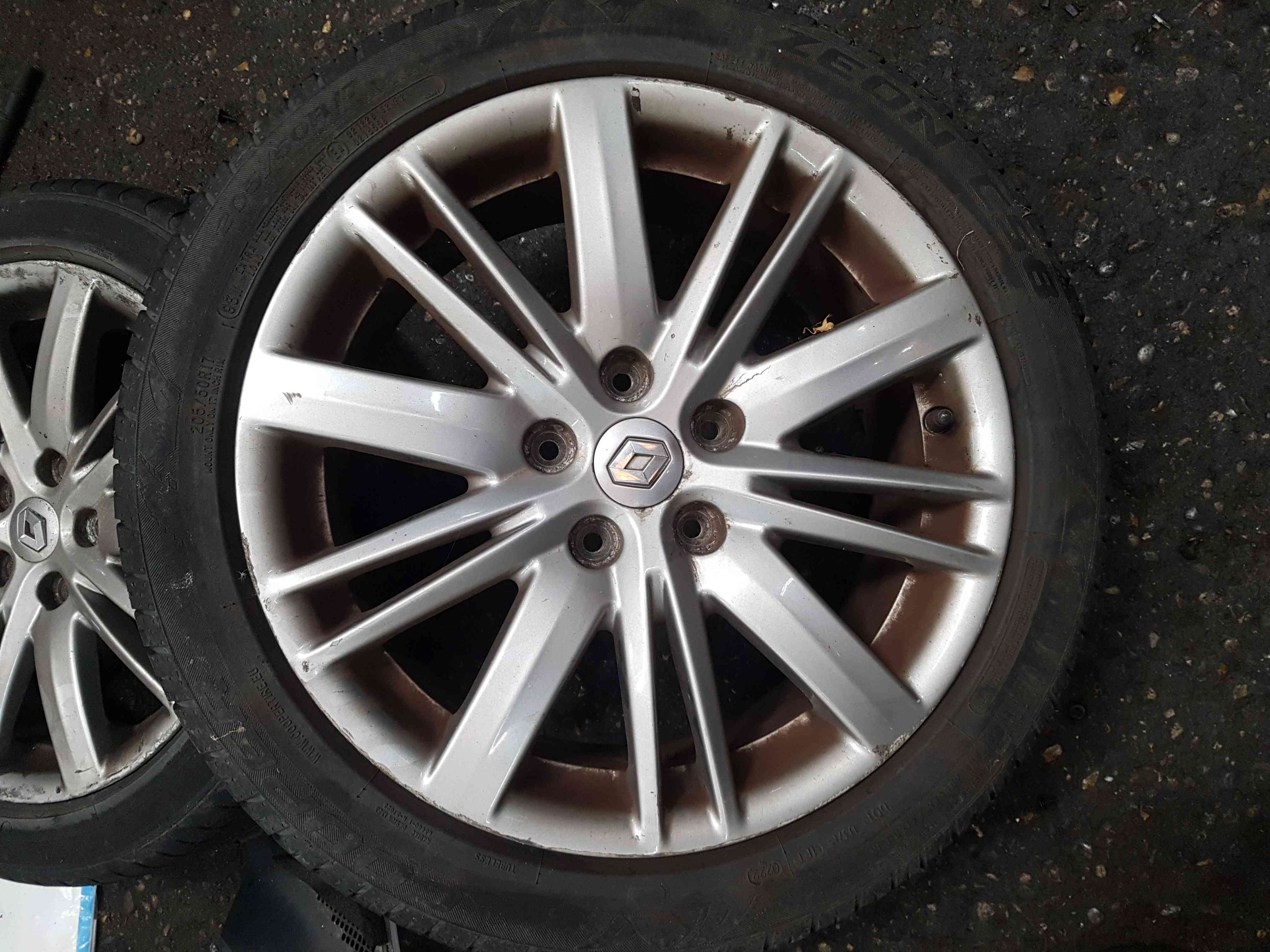 Thumb 3 Renault Megane MK3 2008-2014 Celsium Grey Alloy Wheel 17Inch 04247R 4/5