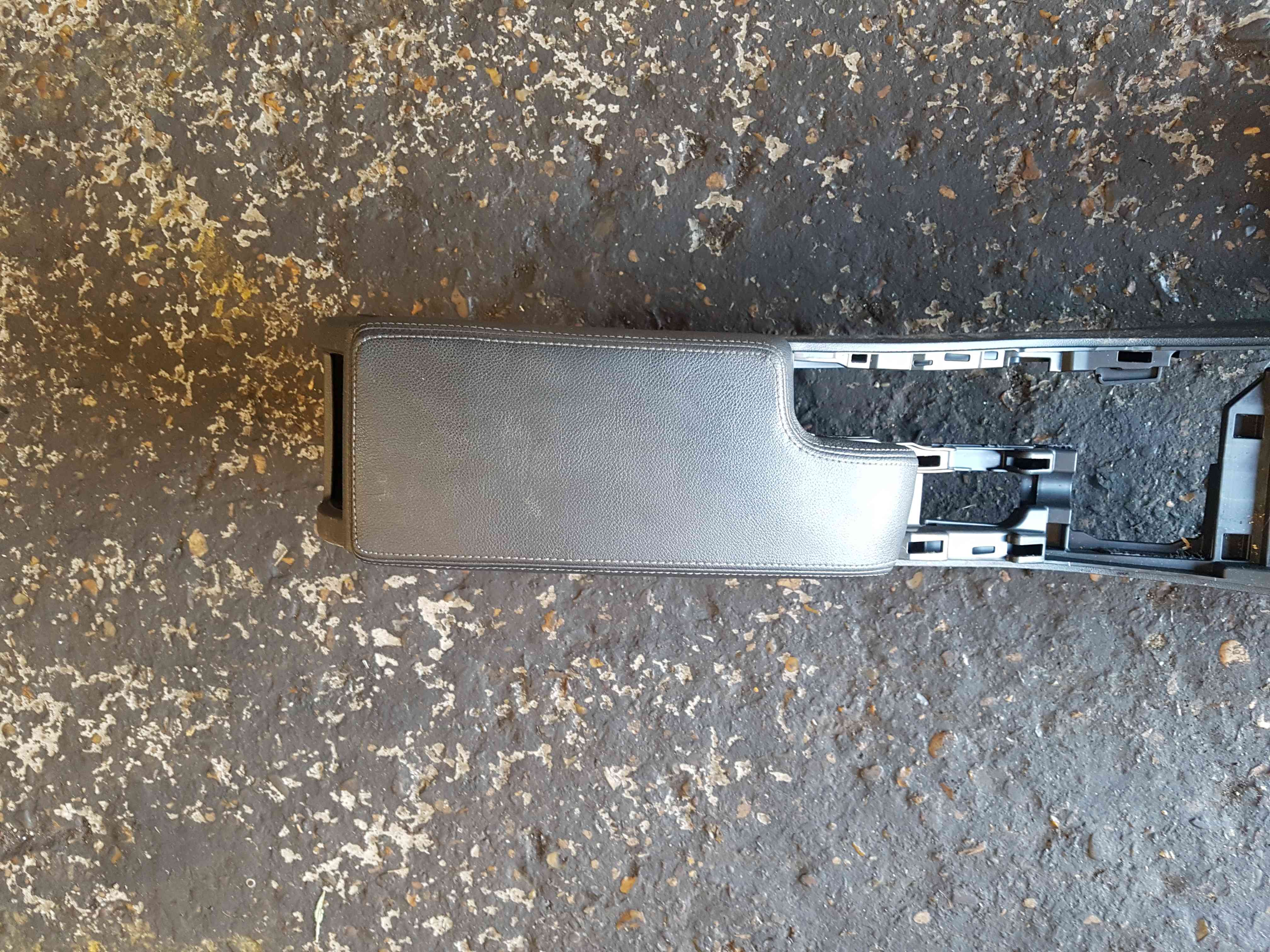 Thumb 4 Renault Megane MK3 2008-2014 Centre Console ARM Rest Leather