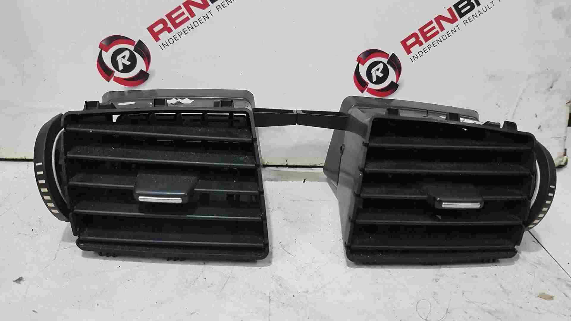 Renault Megane MK3 2008-2014 Centre Dashboard Heater Vents