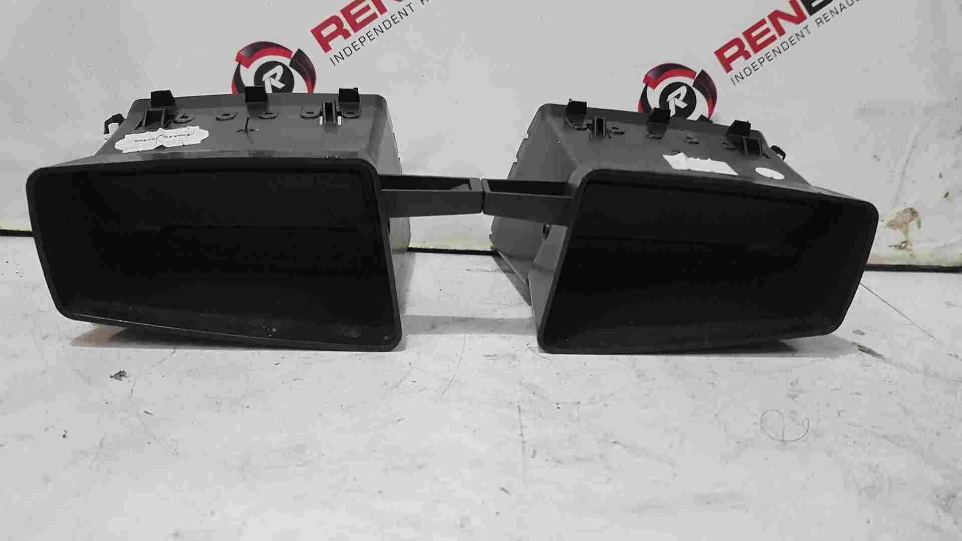 Thumb 4 Renault Megane MK3 2008-2014 Centre Dashboard Heater Vents