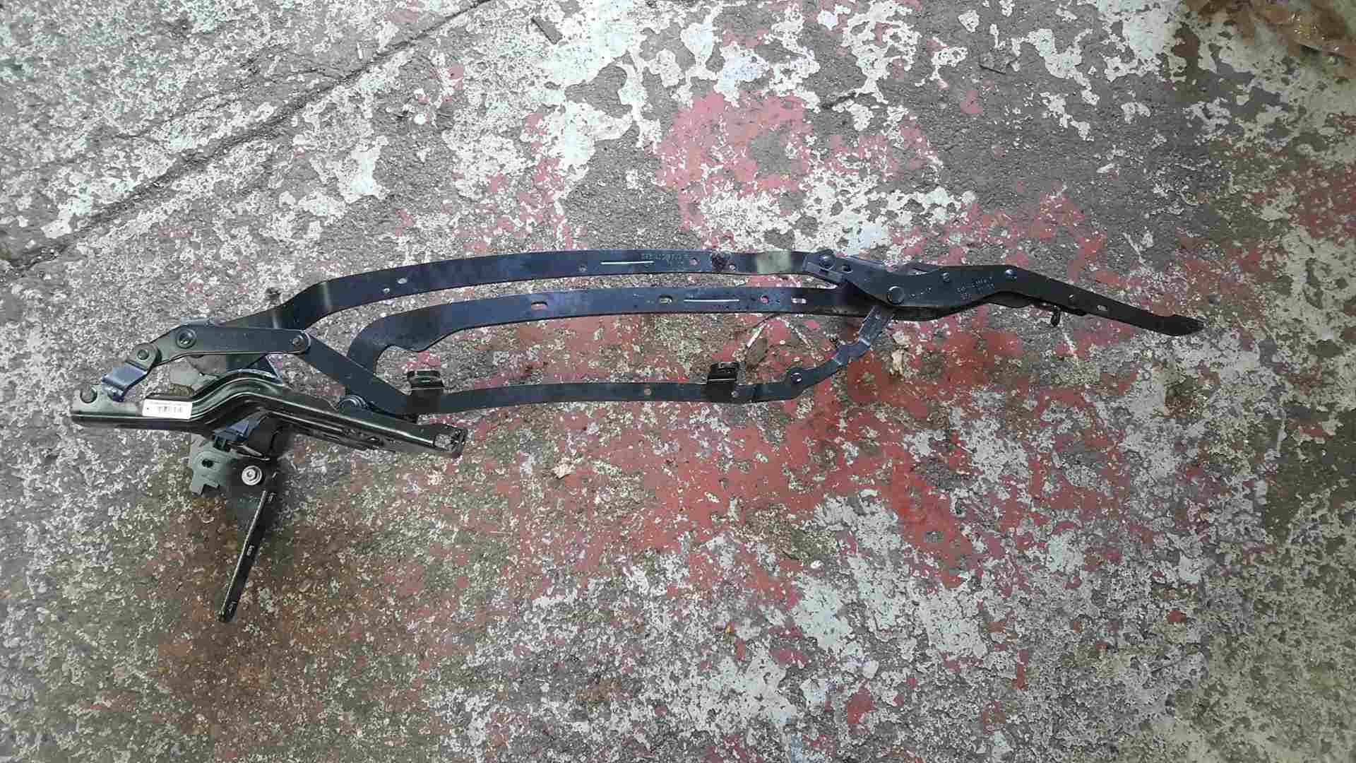 Renault Megane MK3 2008-2014 Drivers OS Roof Mechanism Hinge