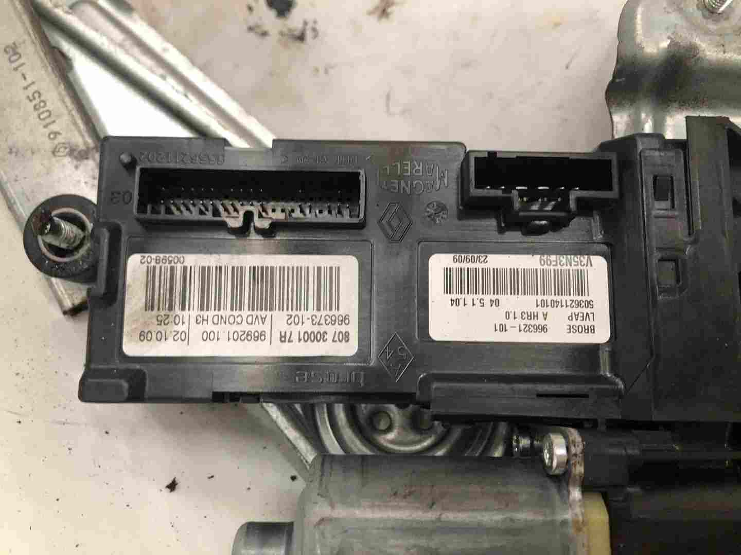 Thumb 2 Renault Megane MK3 2008-2014 Drivers OSF Front Window Motor + Regulator 5Dr hb