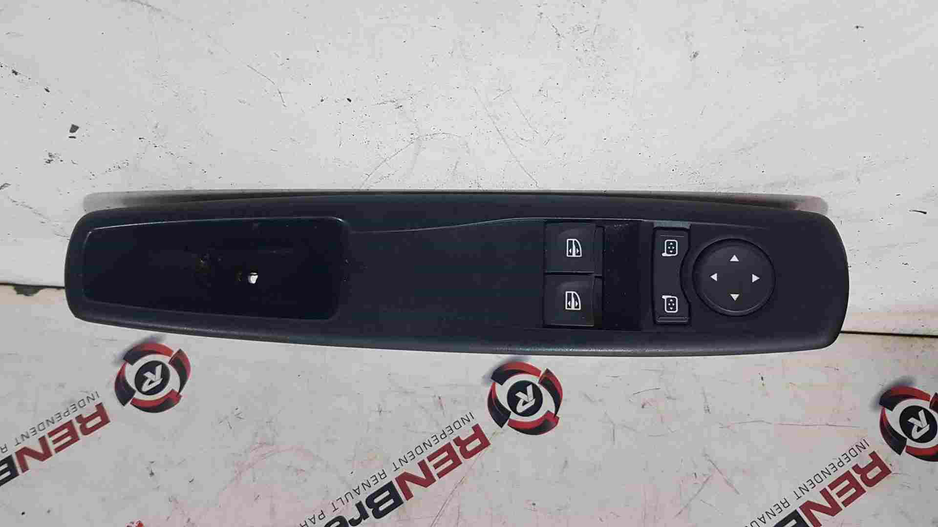 Thumb 3 Renault Megane MK3 2008-2014 Drivers OSF Front Window Switches Panel 809610007R