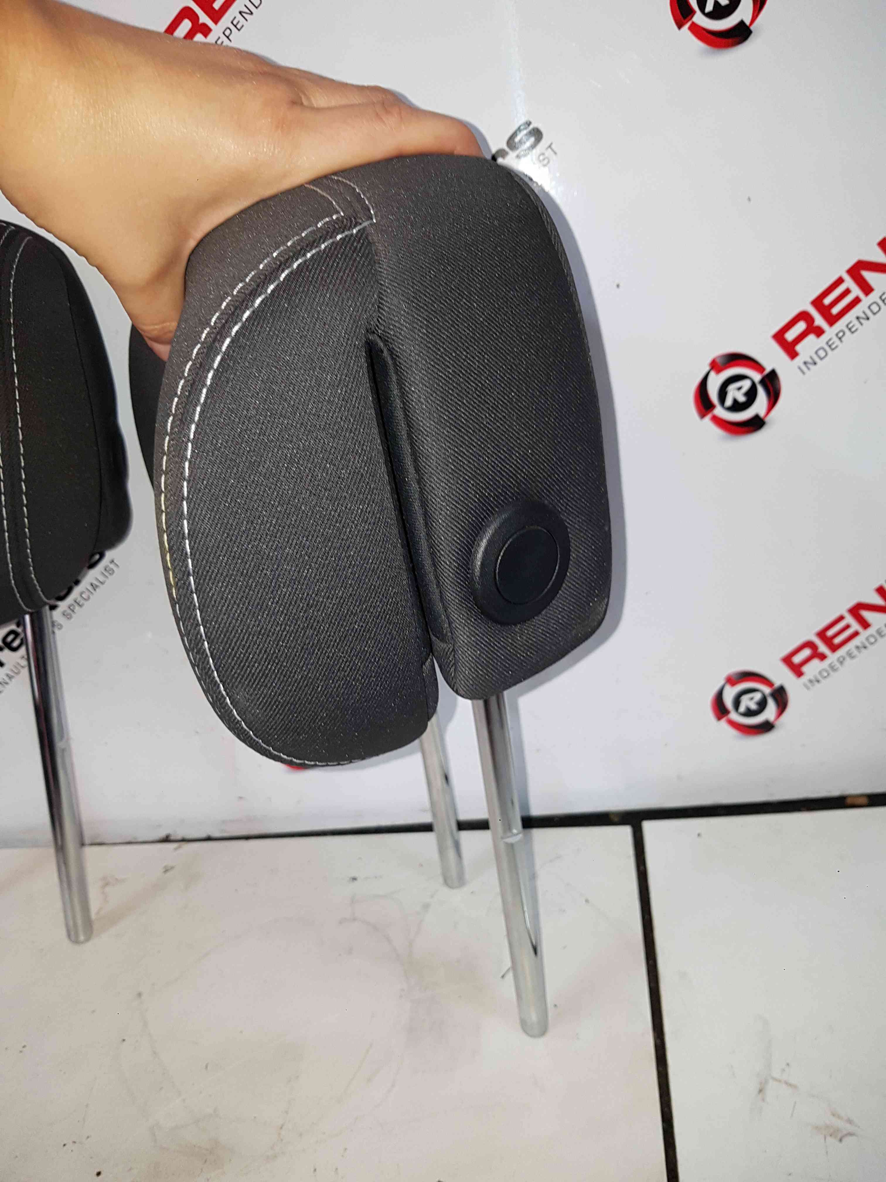 Thumb 7 Renault Megane MK3 2008-2014 Drivers OSF Nsf Front Seat Headrest Restraint 