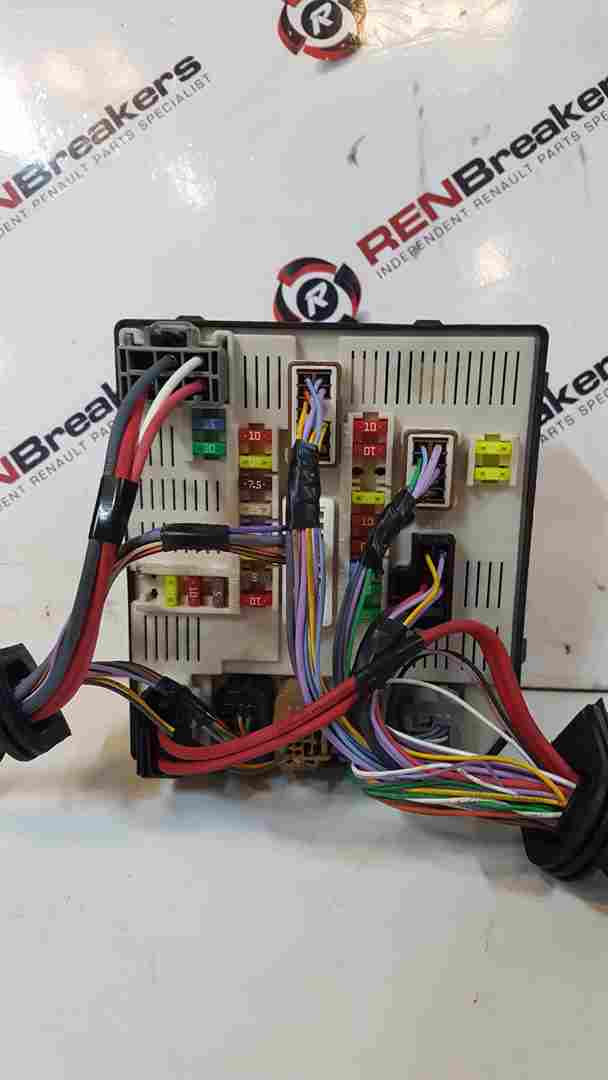 Thumb 5 Renault Megane MK3 2008-2014 Engine BAY Fuse BOX Upc 284B60168r