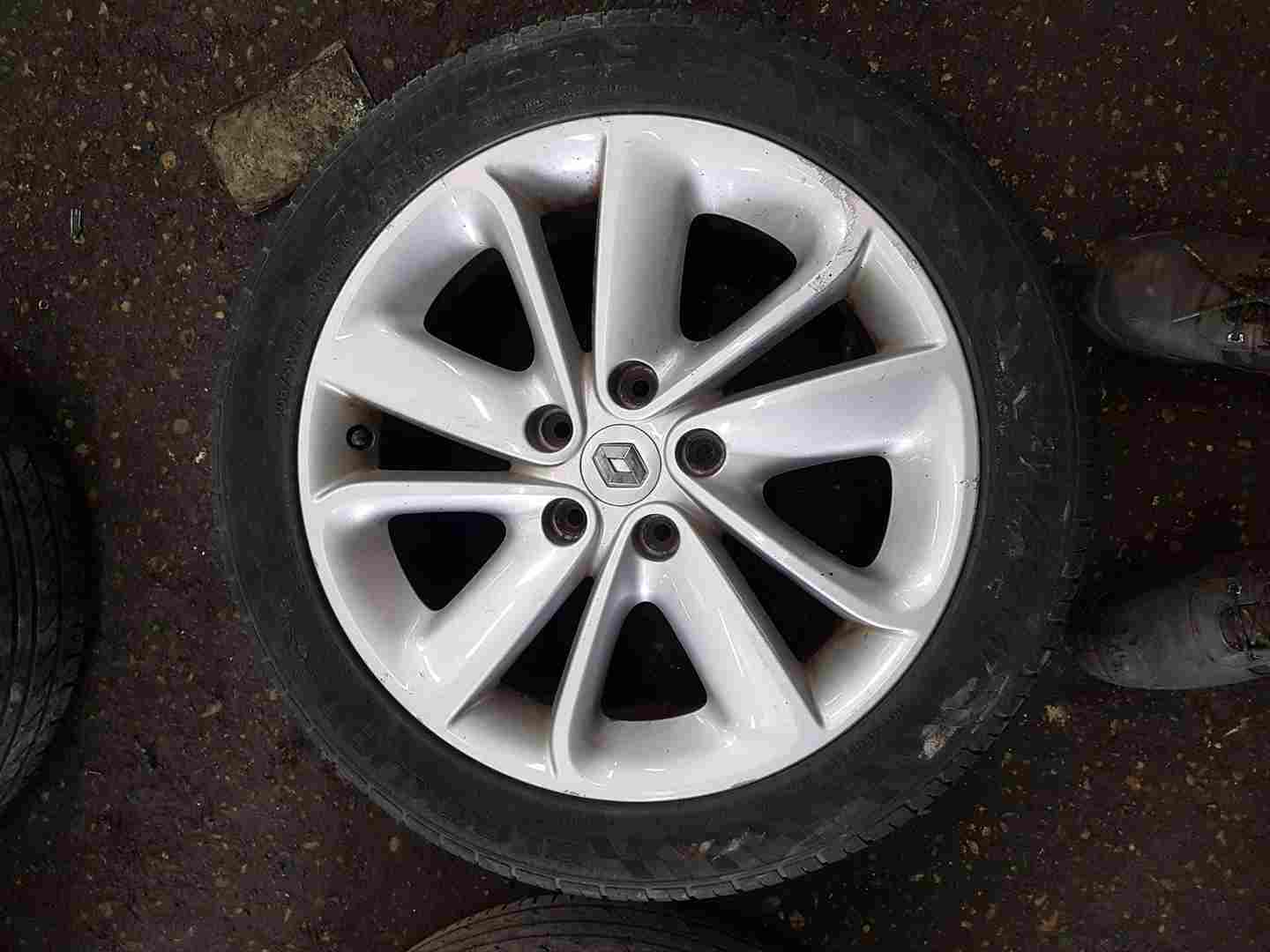 Thumb 2 Renault Megane MK3 2008-2014 Pragna Alloy Wheel 17Inch 403001189R 4/5