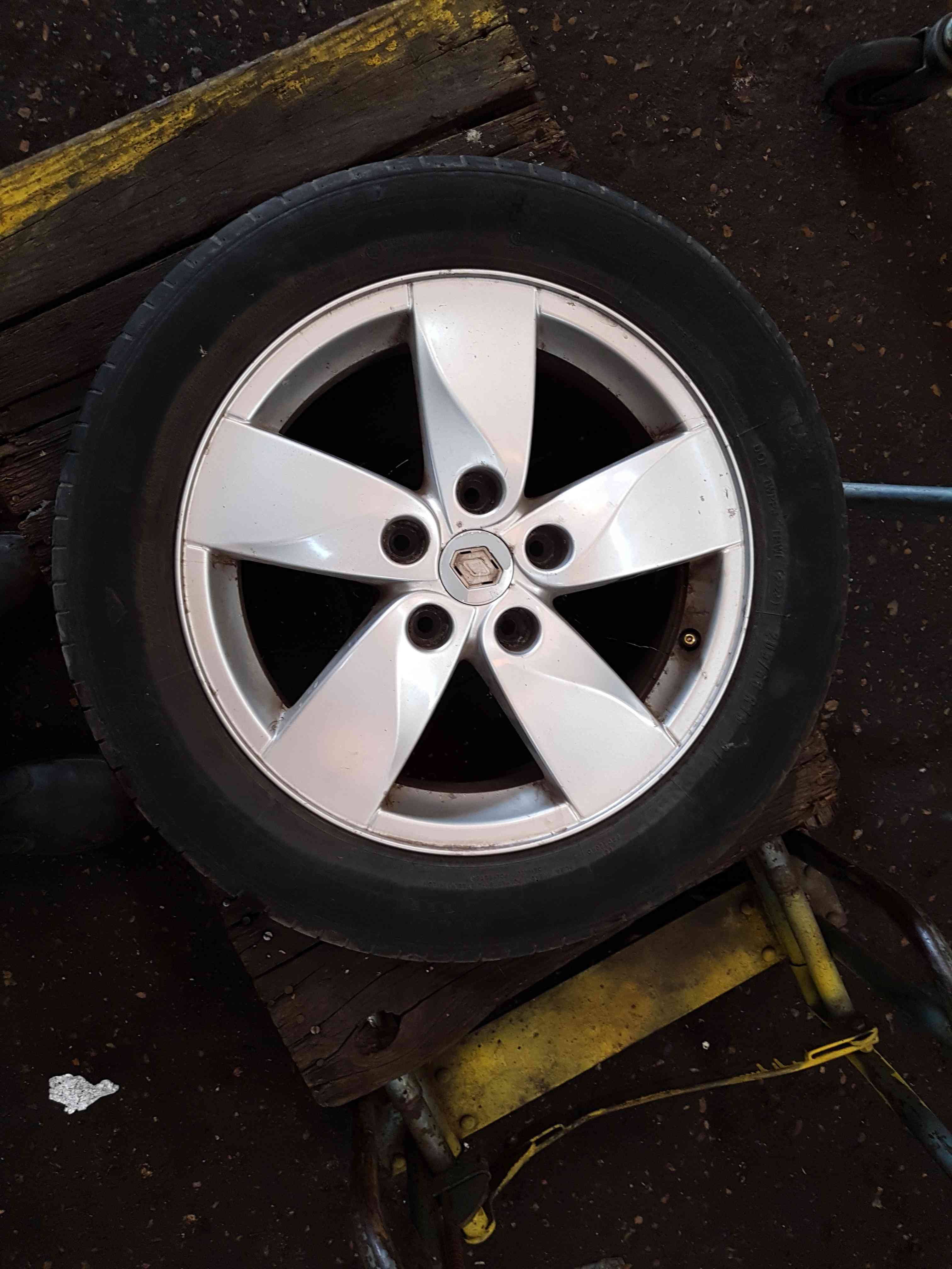 Thumb 5 Renault Megane MK3 2008-2014 Proteus Alloy Wheel + Tyre 205 60 16 5Mm 4/5