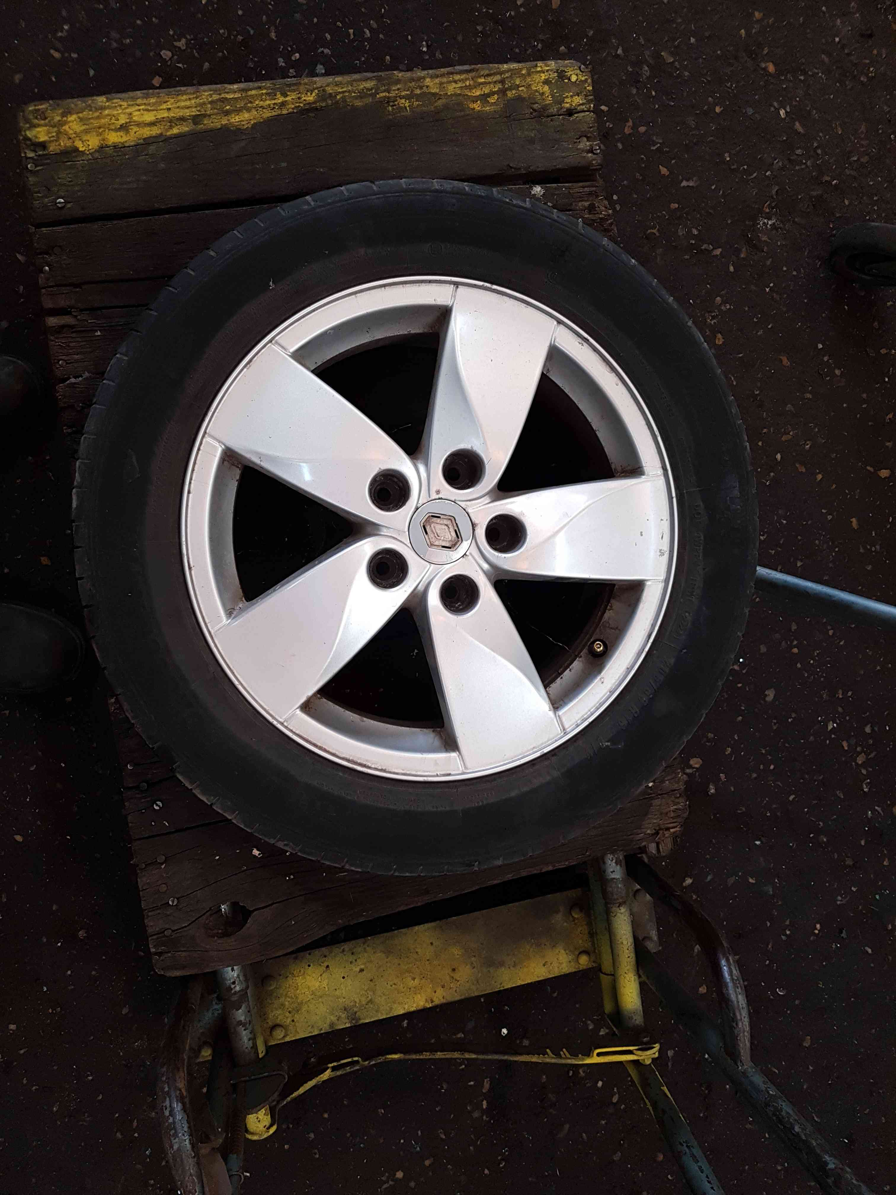 Thumb 8 Renault Megane MK3 2008-2014 Proteus Alloy Wheel + Tyre 205 60 16 5Mm 4/5