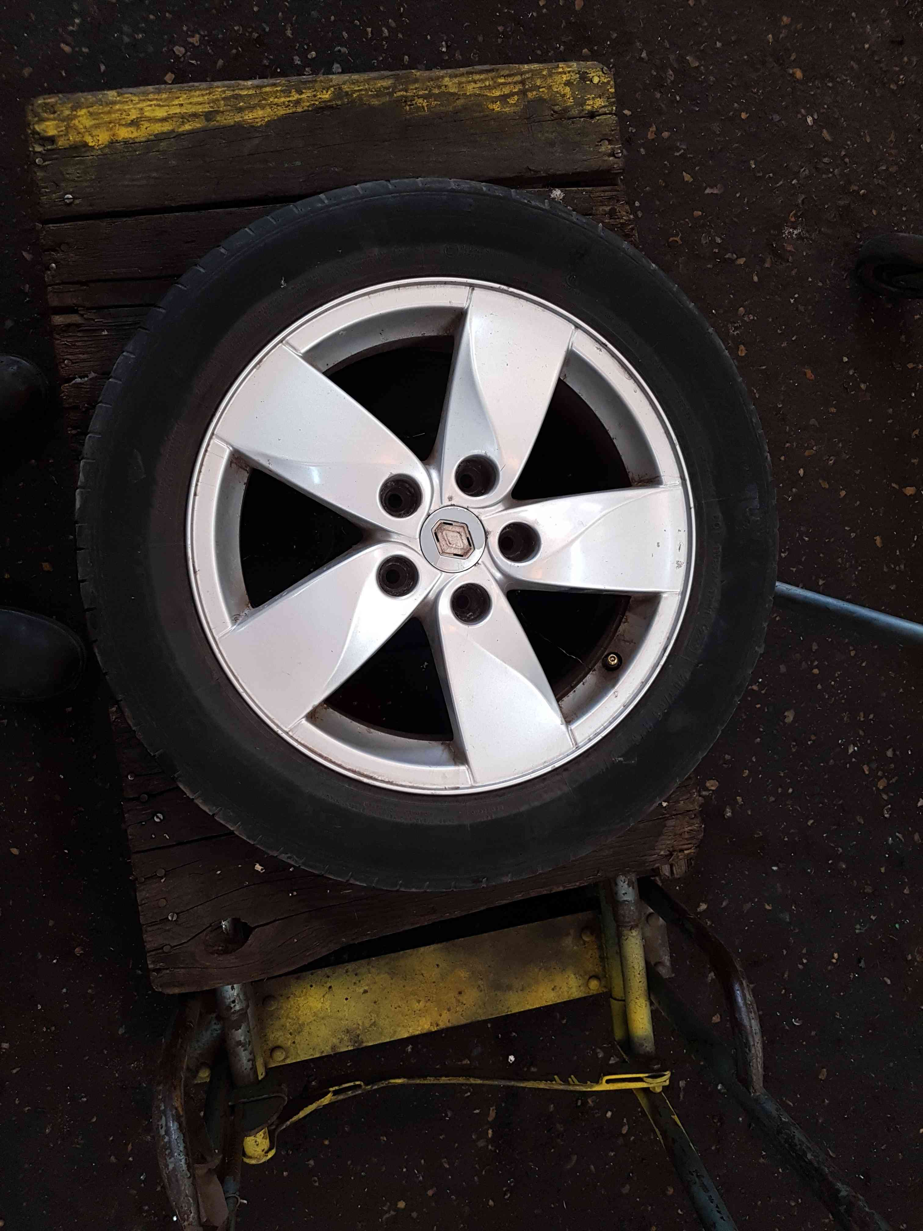 Thumb 9 Renault Megane MK3 2008-2014 Proteus Alloy Wheel + Tyre 205 60 16 5Mm 4/5