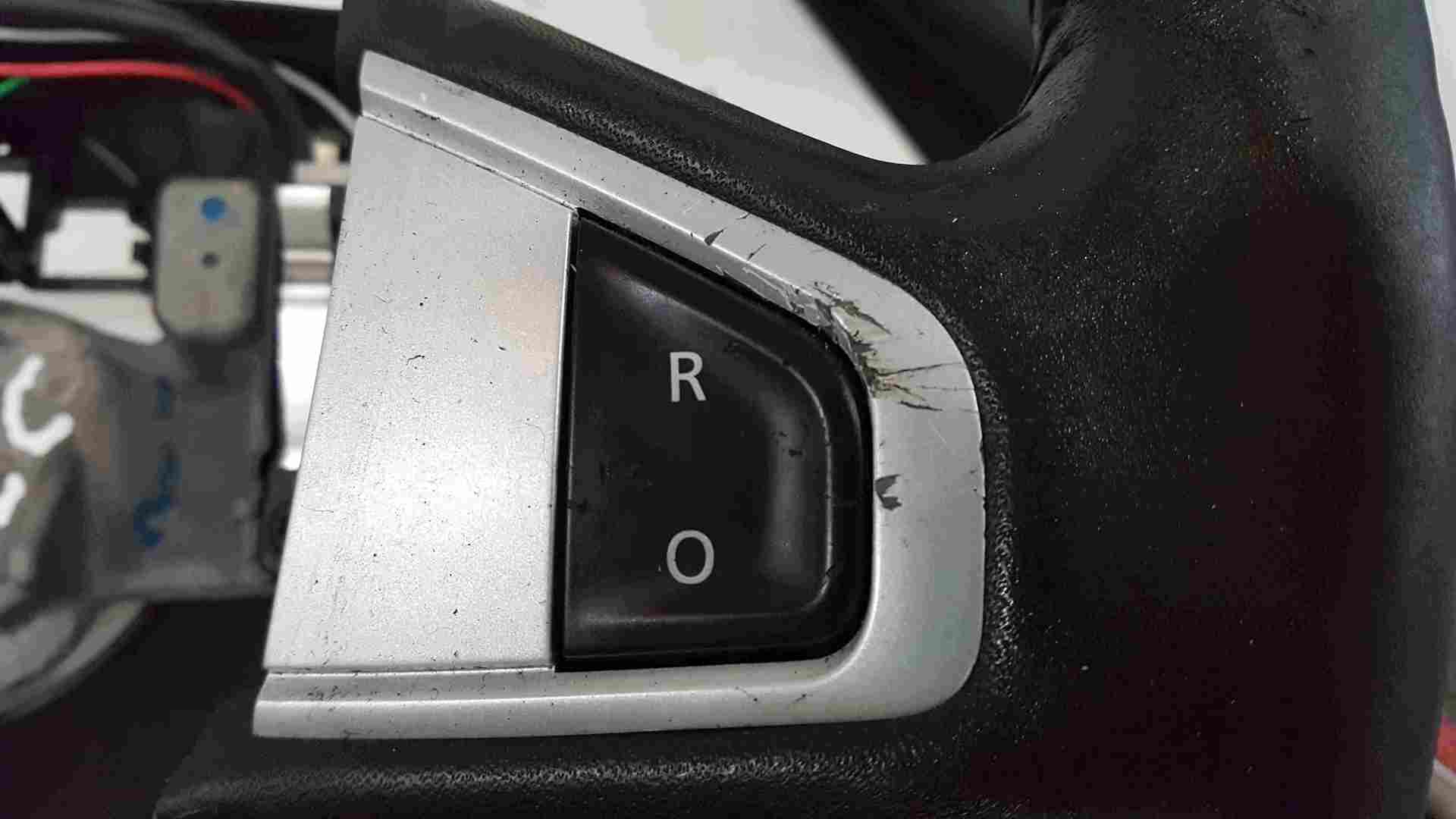 Thumb 3 Renault Megane MK3 2008-2014 Steering Wheel Cruise Control Silver Trims