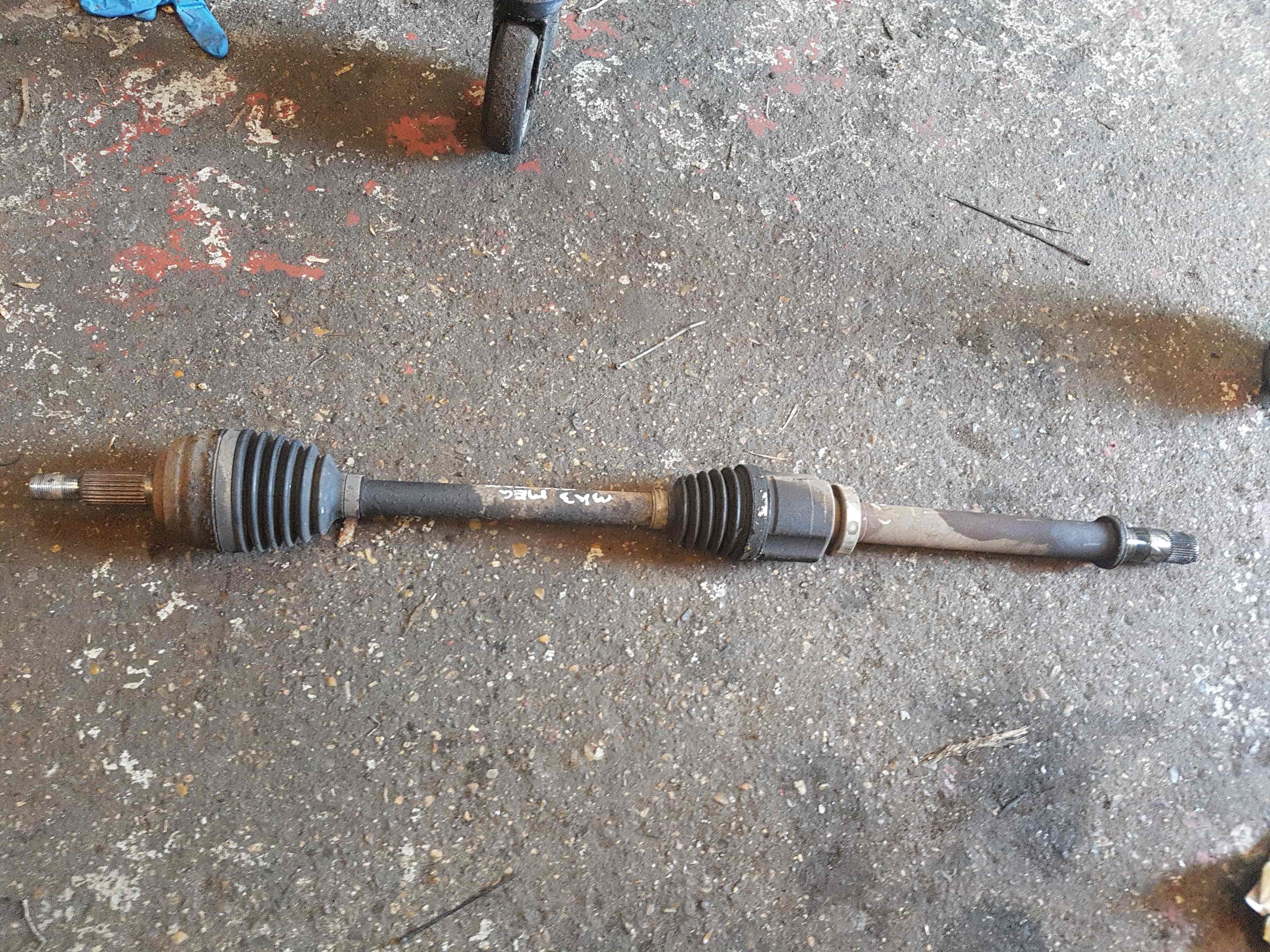 Thumb 2 Renault Megane MK3 2010-2016 1.6 DCI Drivers OSF Front Driveshaft