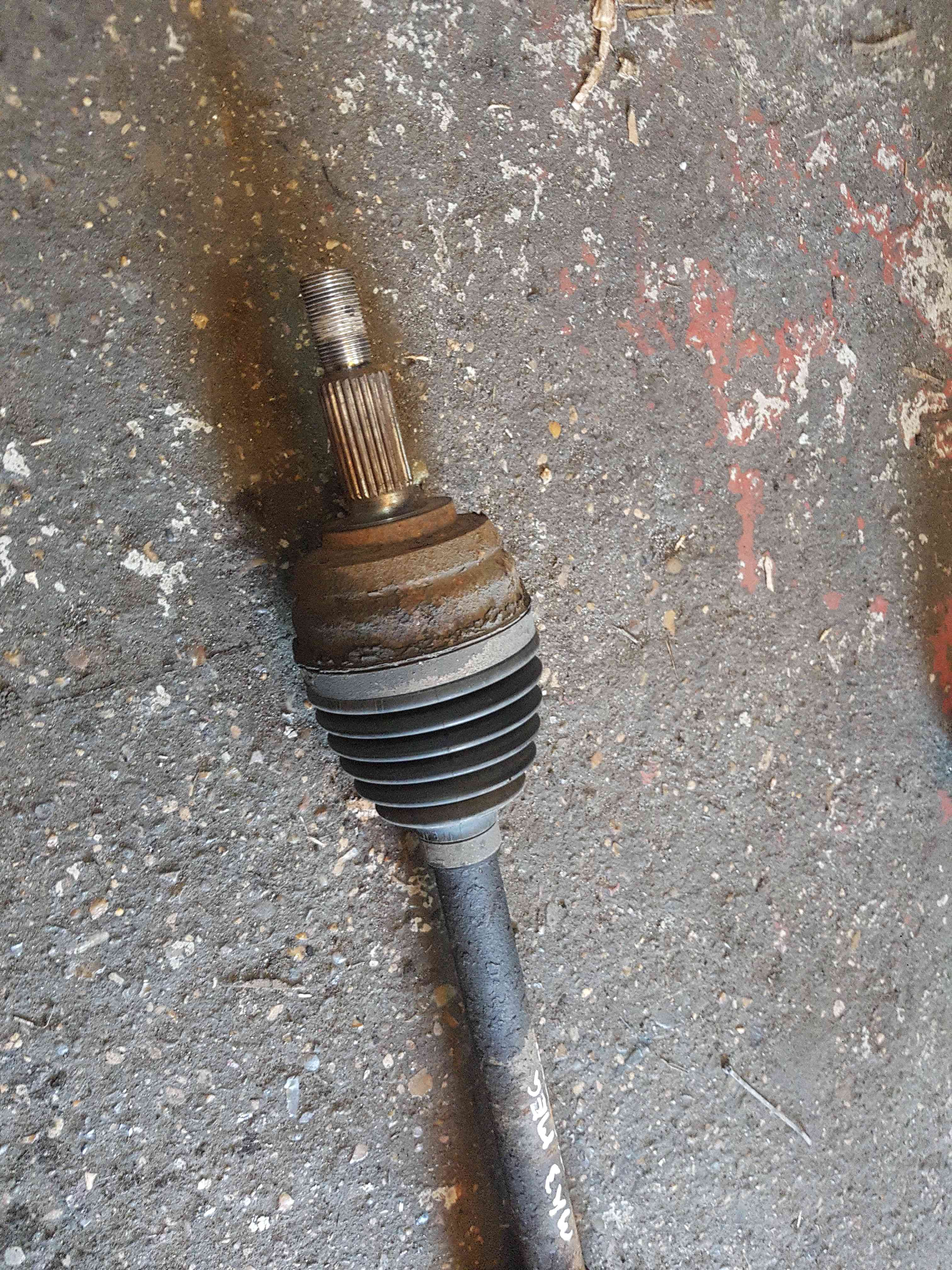 Thumb 3 Renault Megane MK3 2010-2016 1.6 DCI Drivers OSF Front Driveshaft