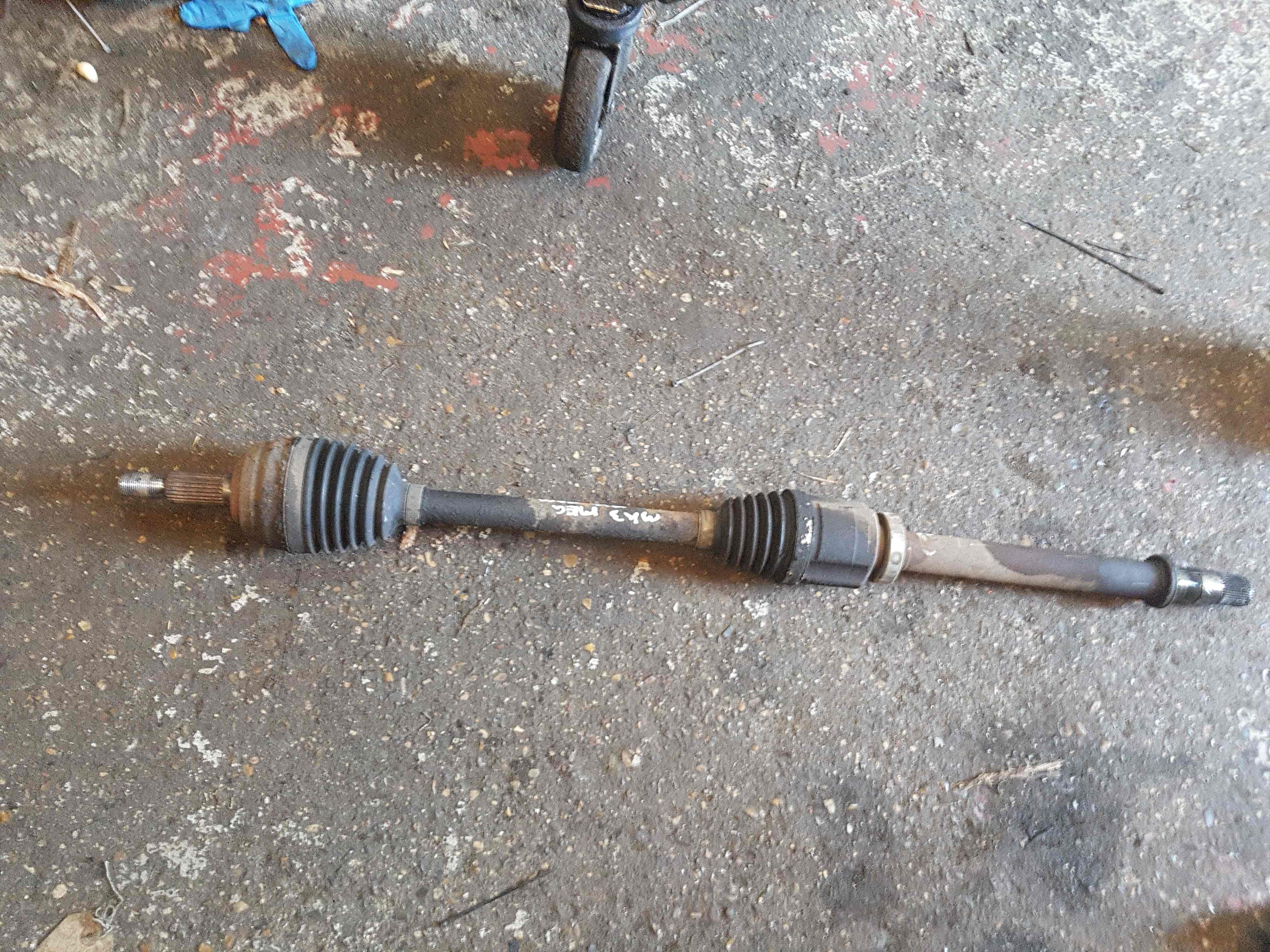 Thumb 8 Renault Megane MK3 2010-2016 1.6 DCI Drivers OSF Front Driveshaft