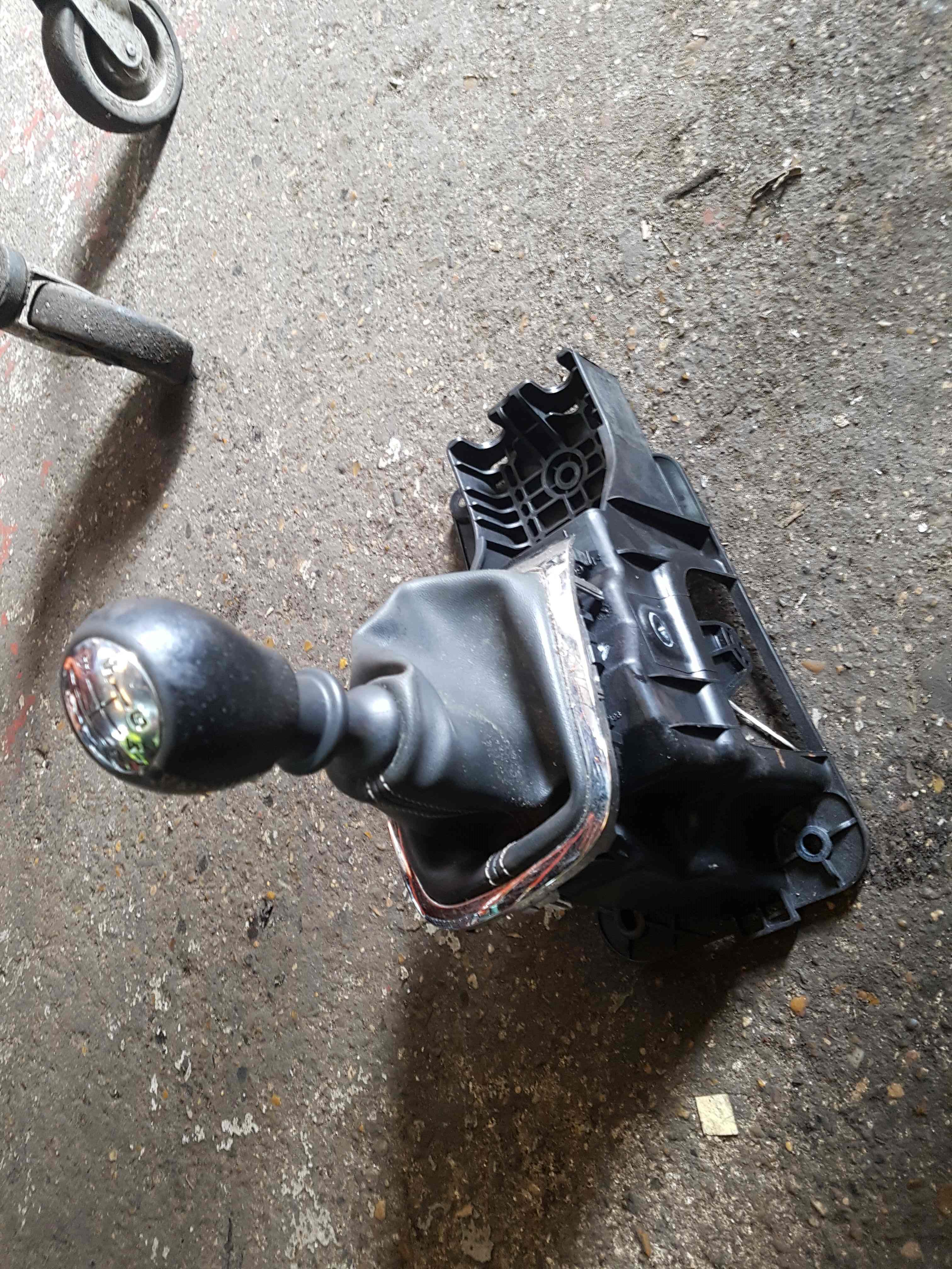 Thumb 4 Renault Megane MK3 2010-2016 Gearstick Selector Mechanism 6 Gears 