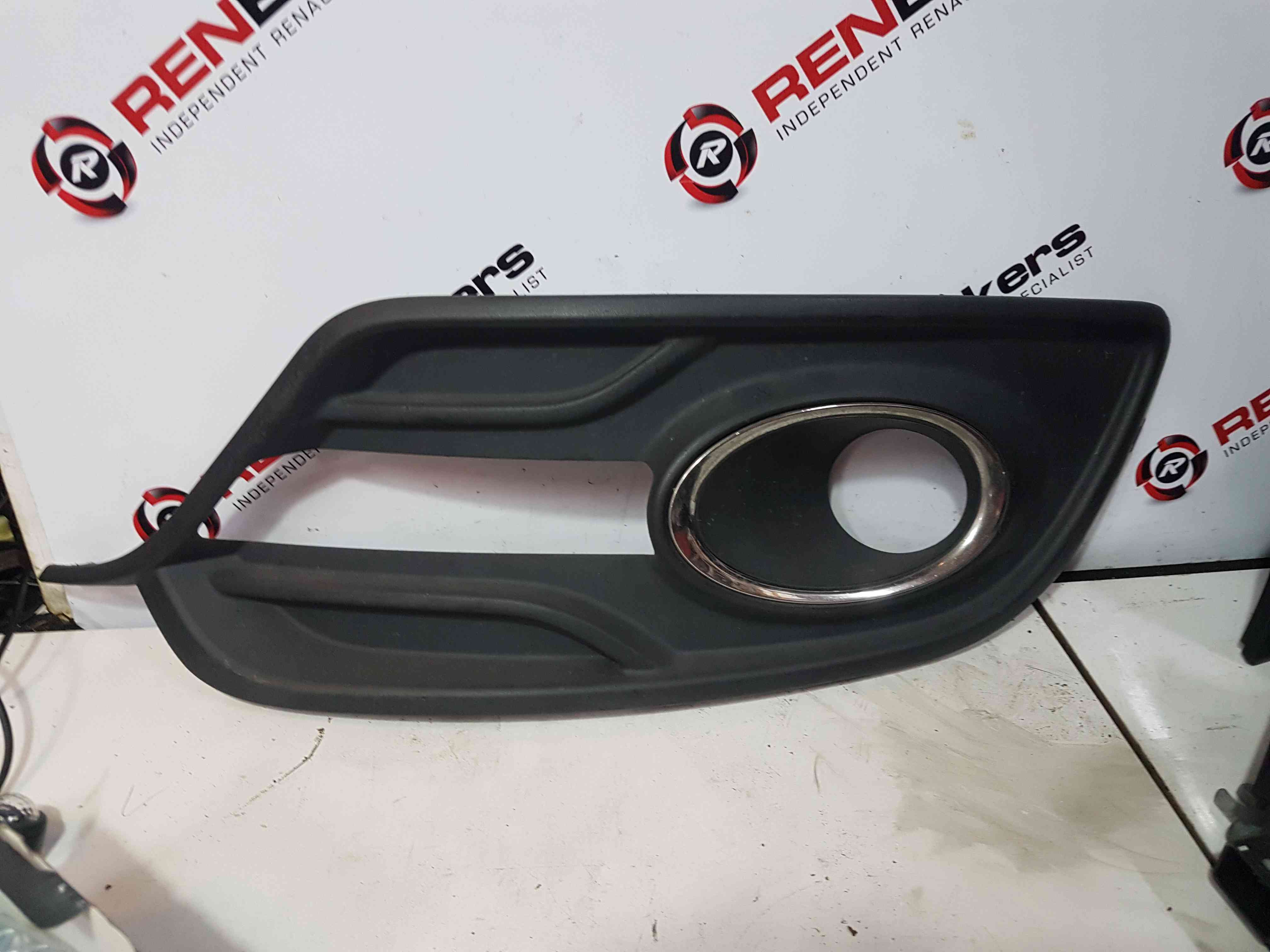 Thumb 3 Renault Megane MK3 2010-2016 Passenger NSF Front Bumper Surround Trim 261A32198R