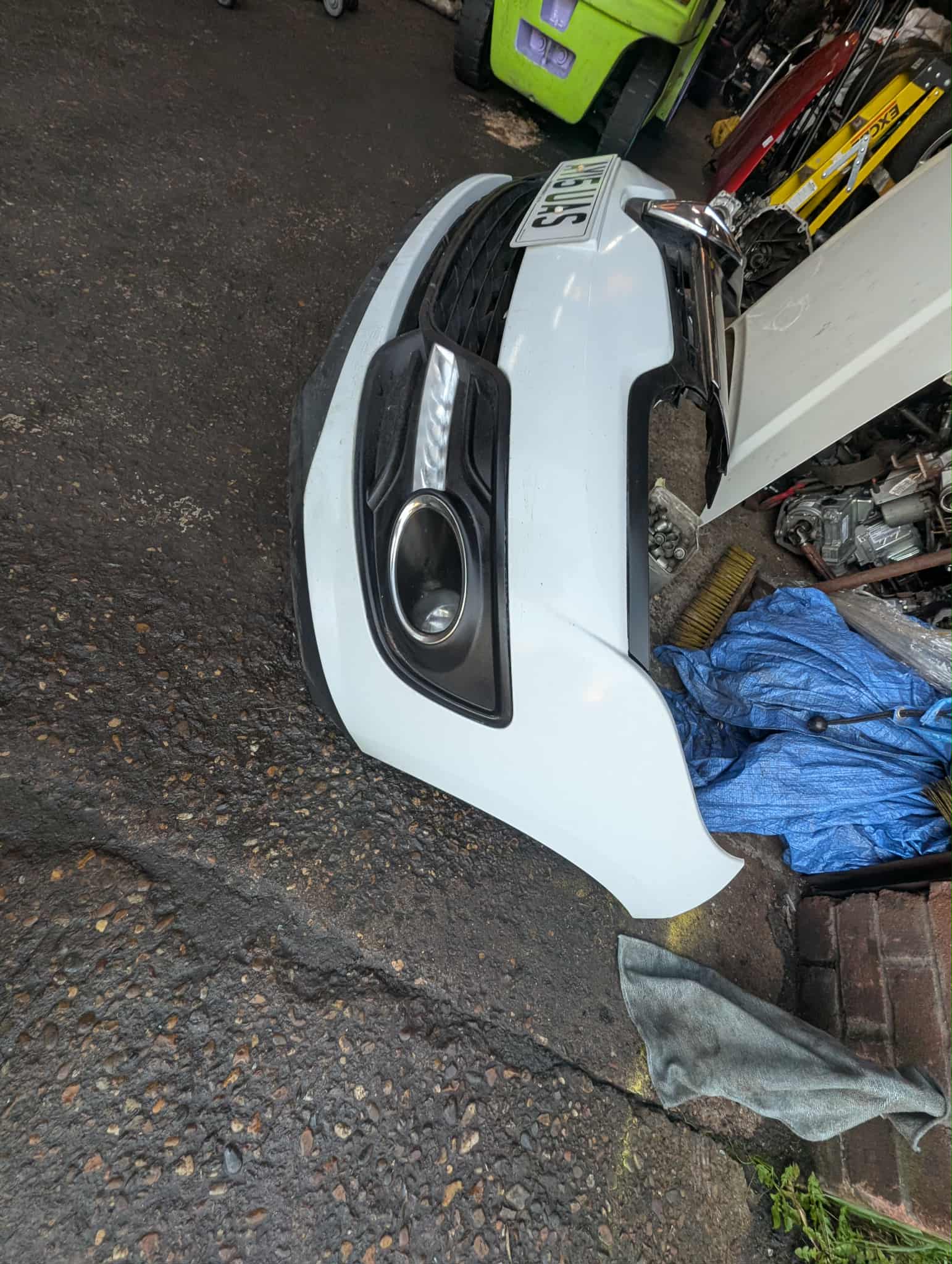 Thumb 2 Renault Megane MK3 2013-2016 Front Bumper White Ov369 DAY Time Lights