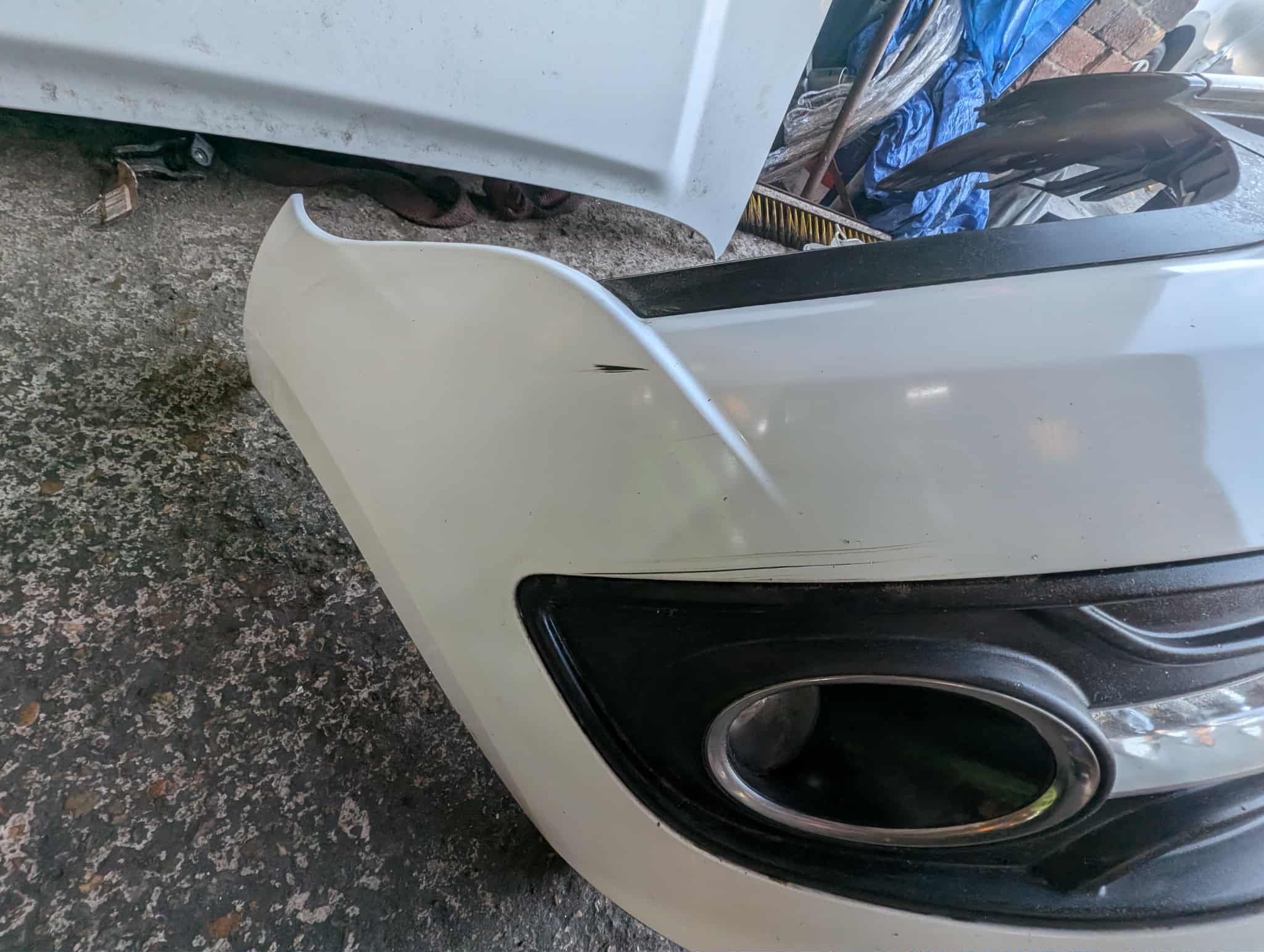 Renault Megane MK3 2013-2016 Front Bumper White Ov369 DAY Time Lights