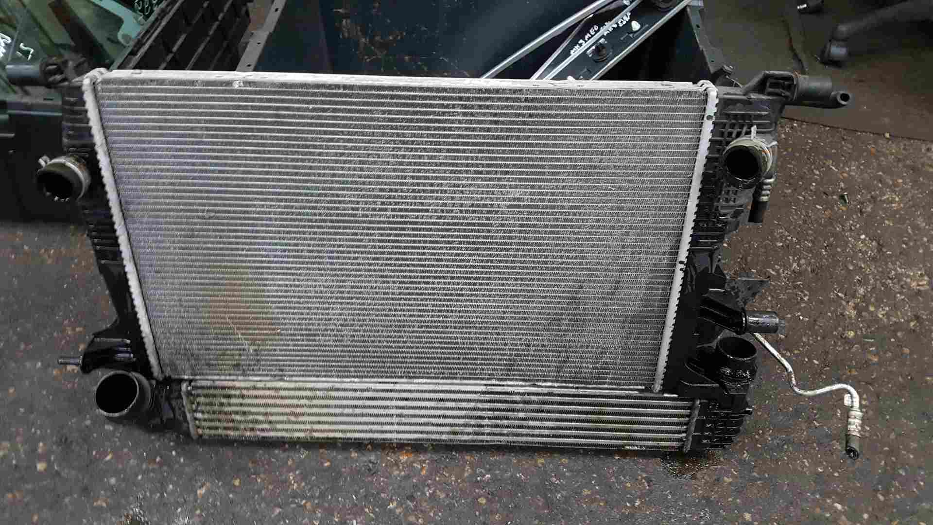 Thumb 6 Renault Megane MK3 Convertible 2008-2012 1.4 TCE Radiator RAD Pack Cooling FAN