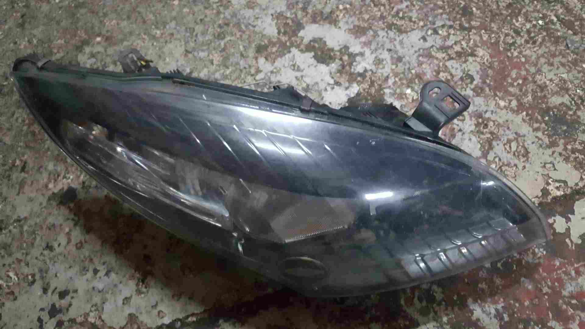 Thumb 3 Renault Megane MK3 Estate 2008-2014 Drivers OSF Front Headlight Head Lamp