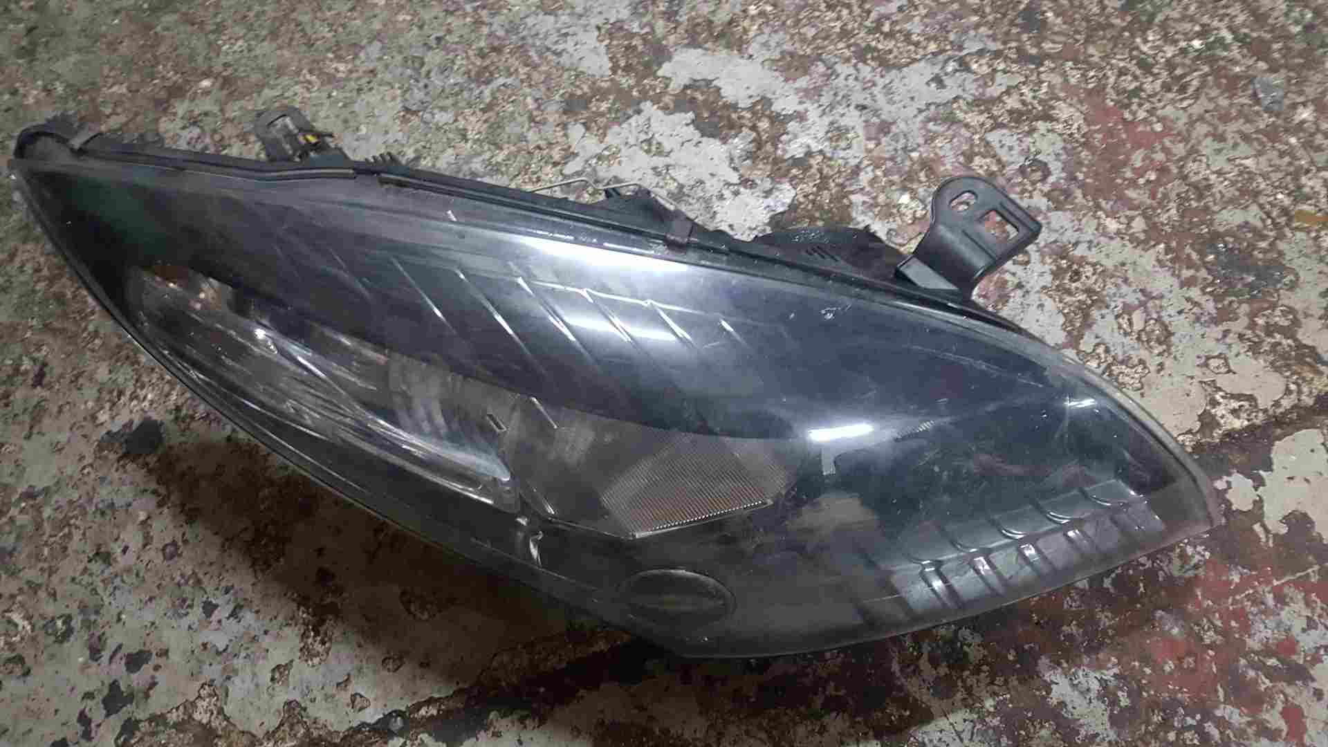 Renault Megane MK3 Estate 2008-2014 Drivers OSF Front Headlight Head Lamp
